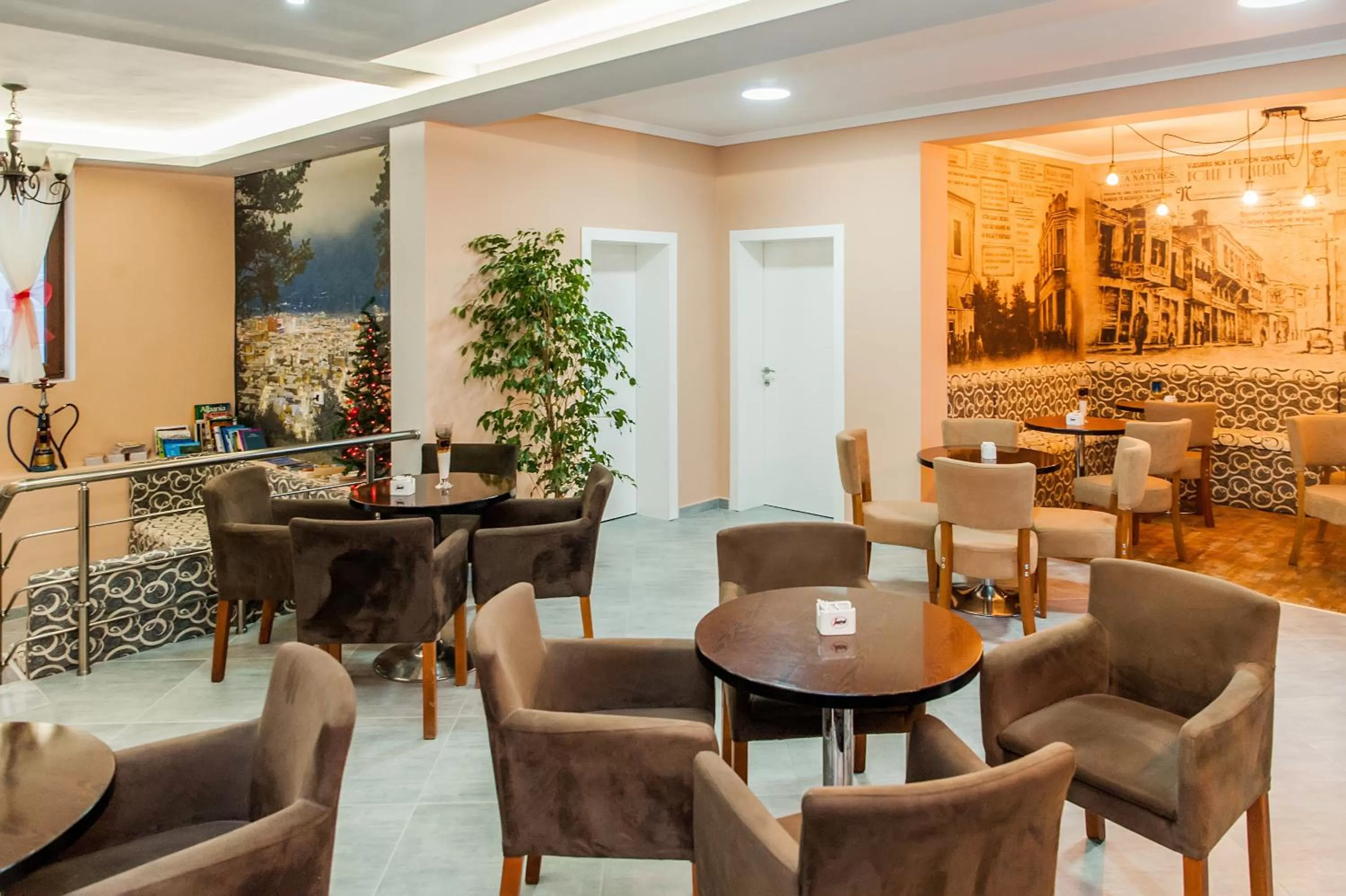 Communal lounge/ TV room in KorcaSmileHotel