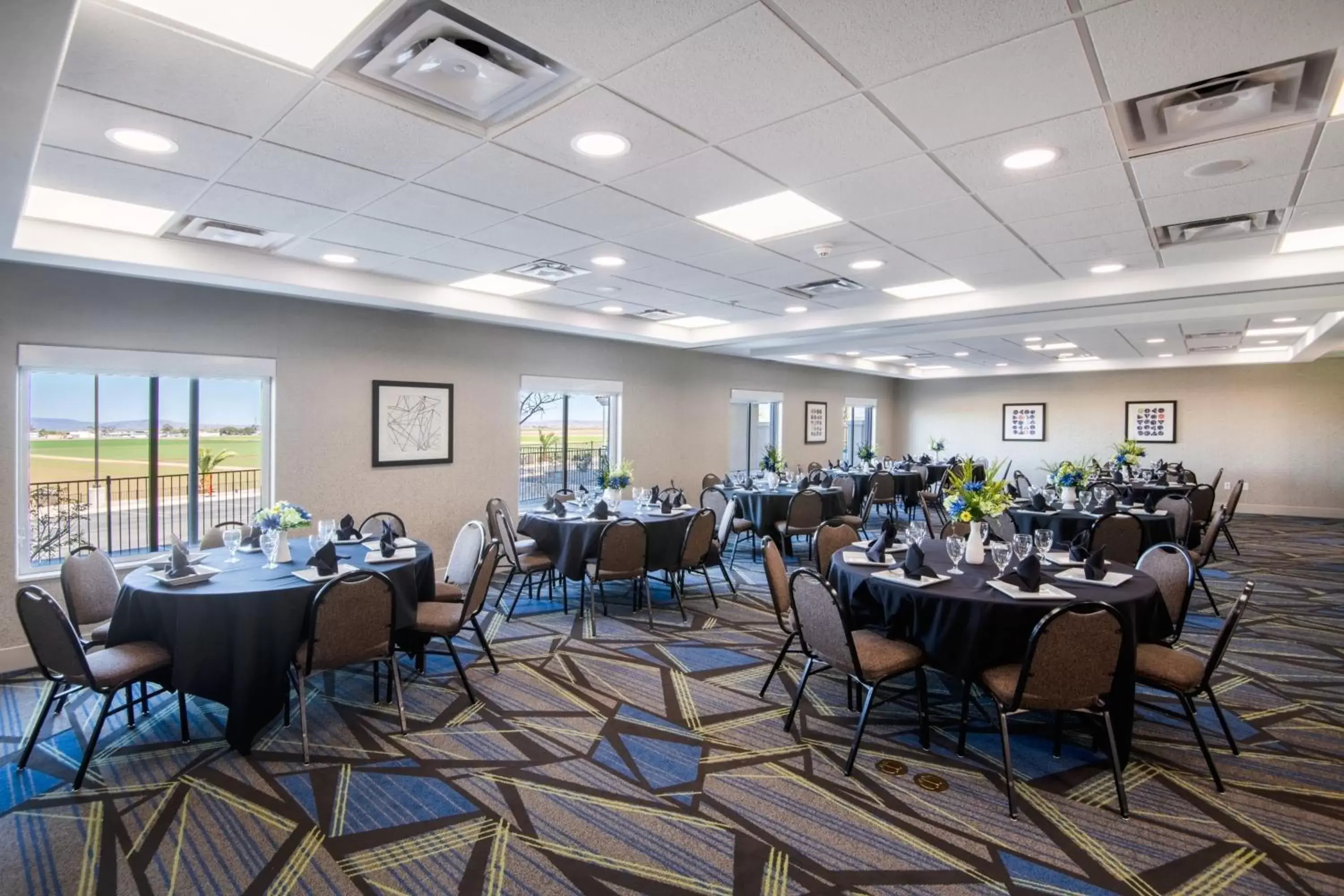 Meeting/conference room, Restaurant/Places to Eat in Holiday Inn Express Hotel & Suites Yuma, an IHG Hotel