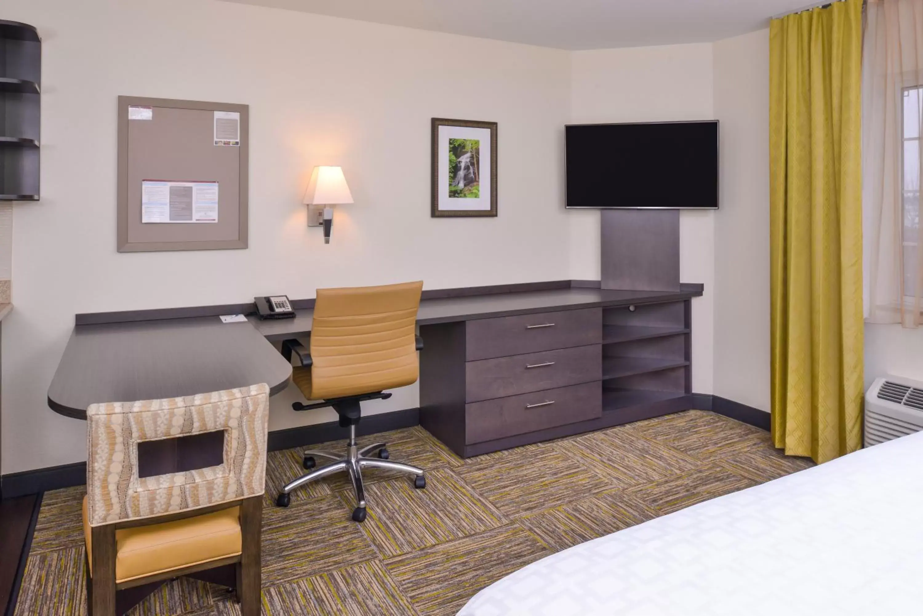 TV and multimedia, Bed in Candlewood Suites Paducah by IHG TV and multimedia, Bed in Candlewood Suites Paducah by IHG