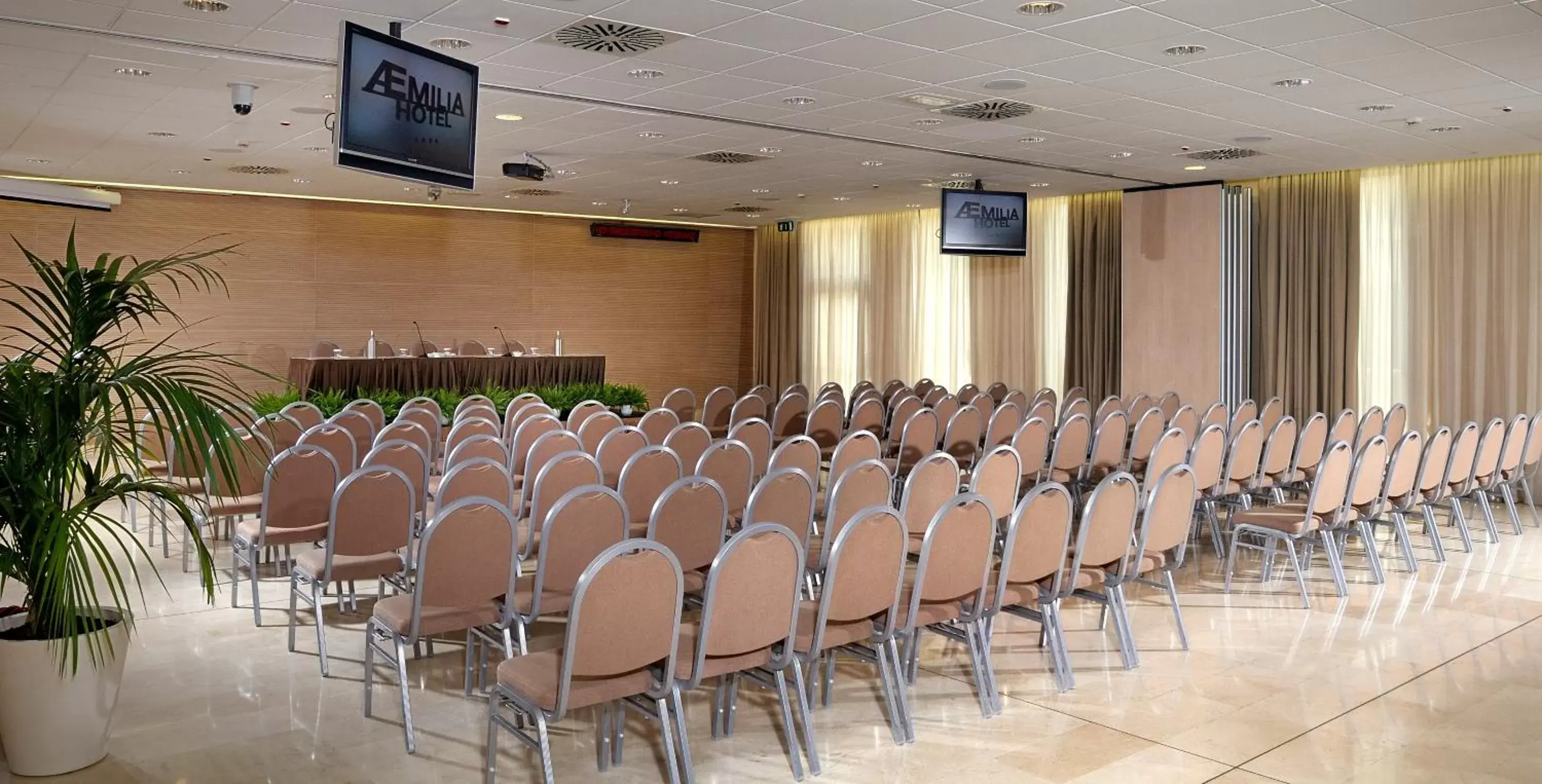 Meeting/conference room in Aemilia Hotel Bologna