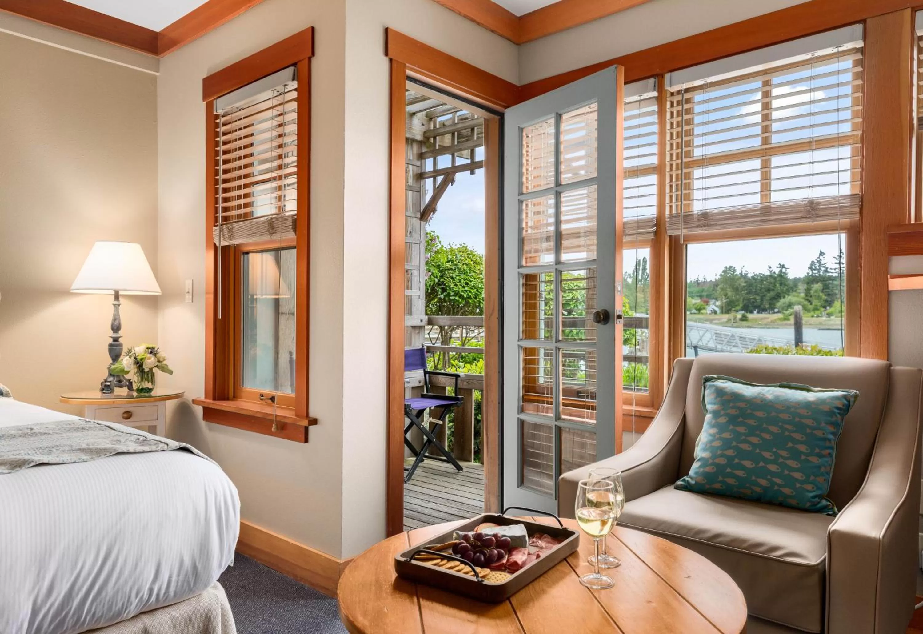 Bed in La Conner Channel Lodge