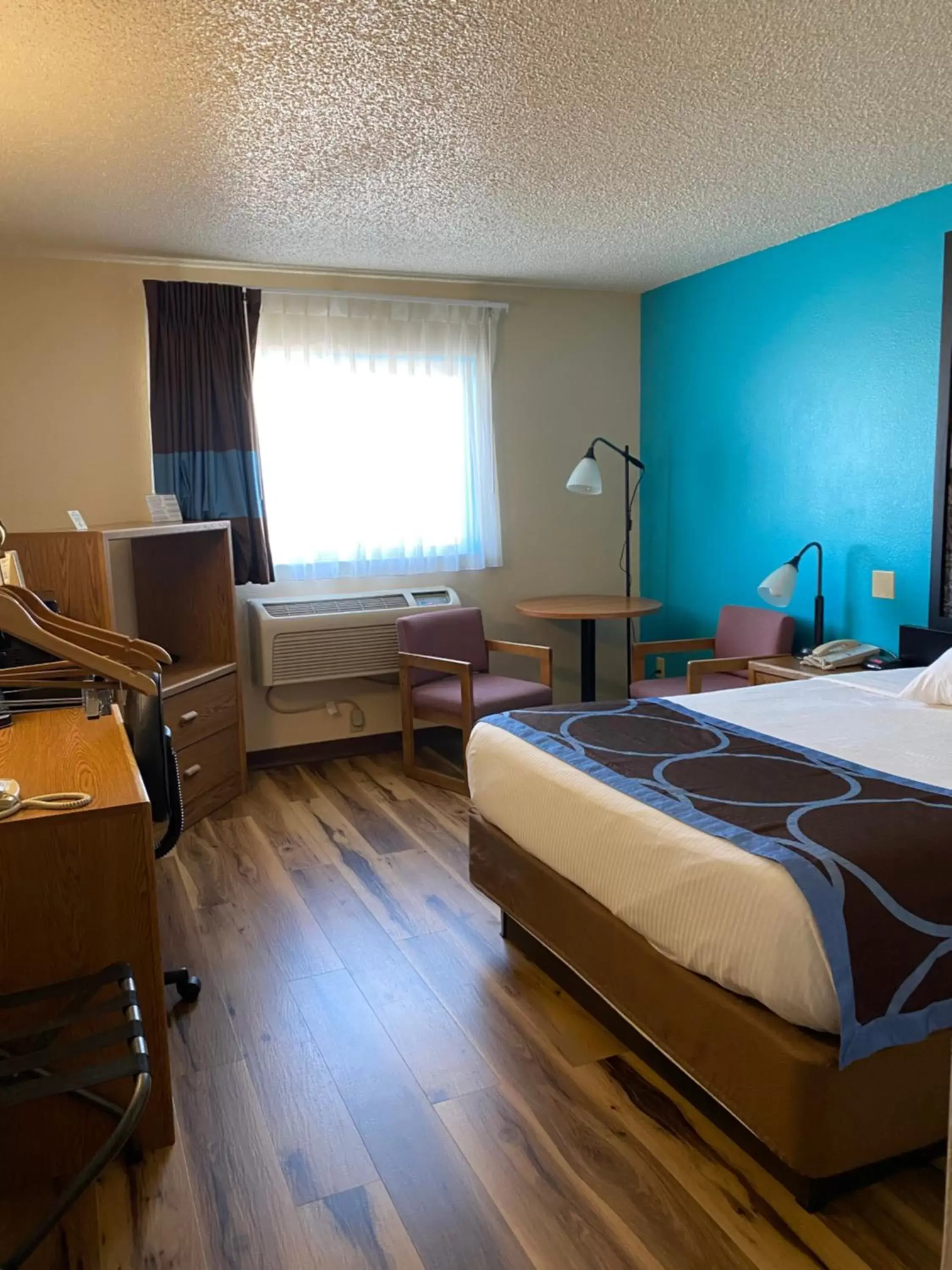 Facility for disabled guests in Super 8 by Wyndham Ogallala