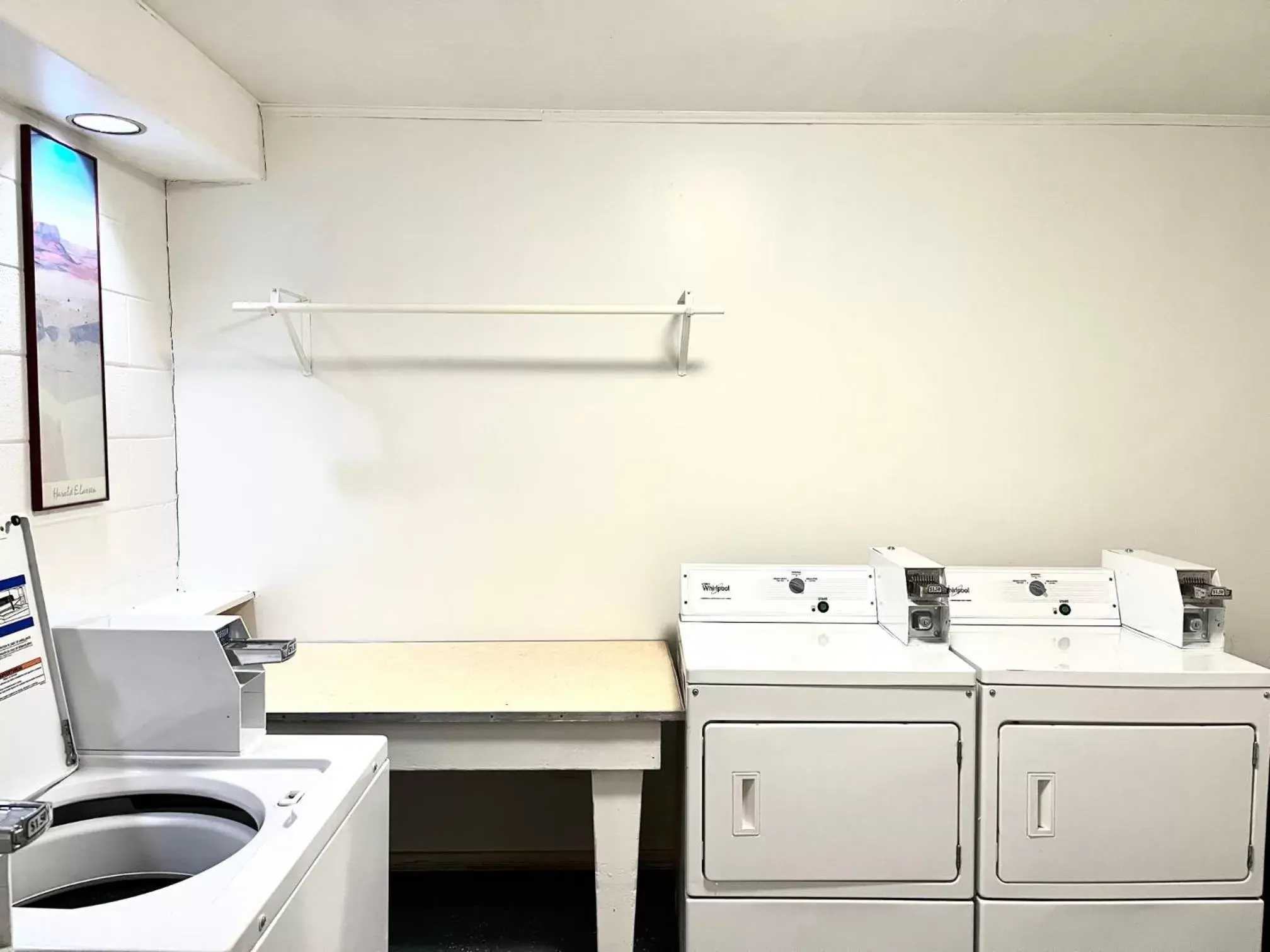 laundry, Kitchen/Kitchenette in Brentwood Inn & Garden