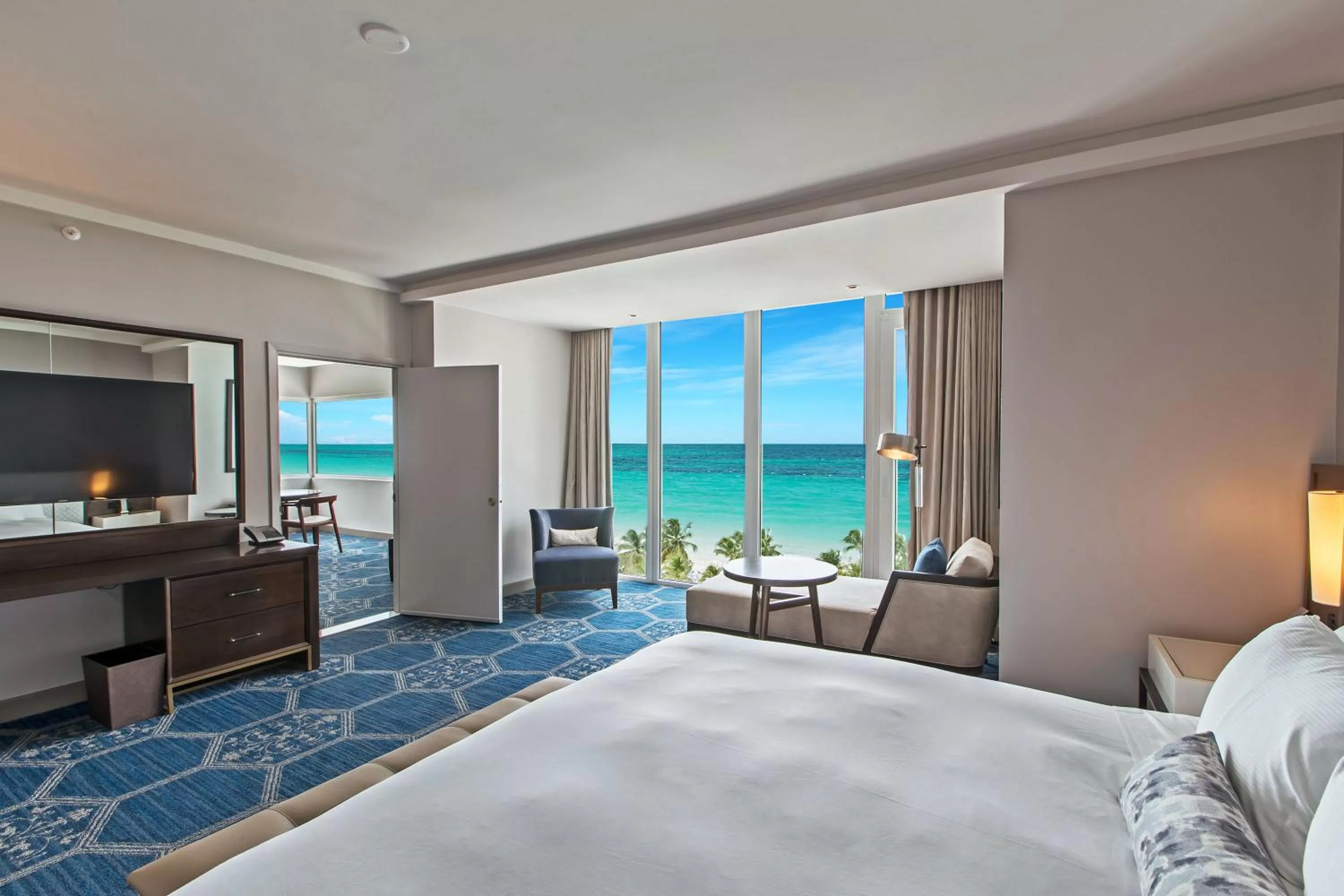 Photo of the whole room, Bed in Fairmont El San Juan Hotel