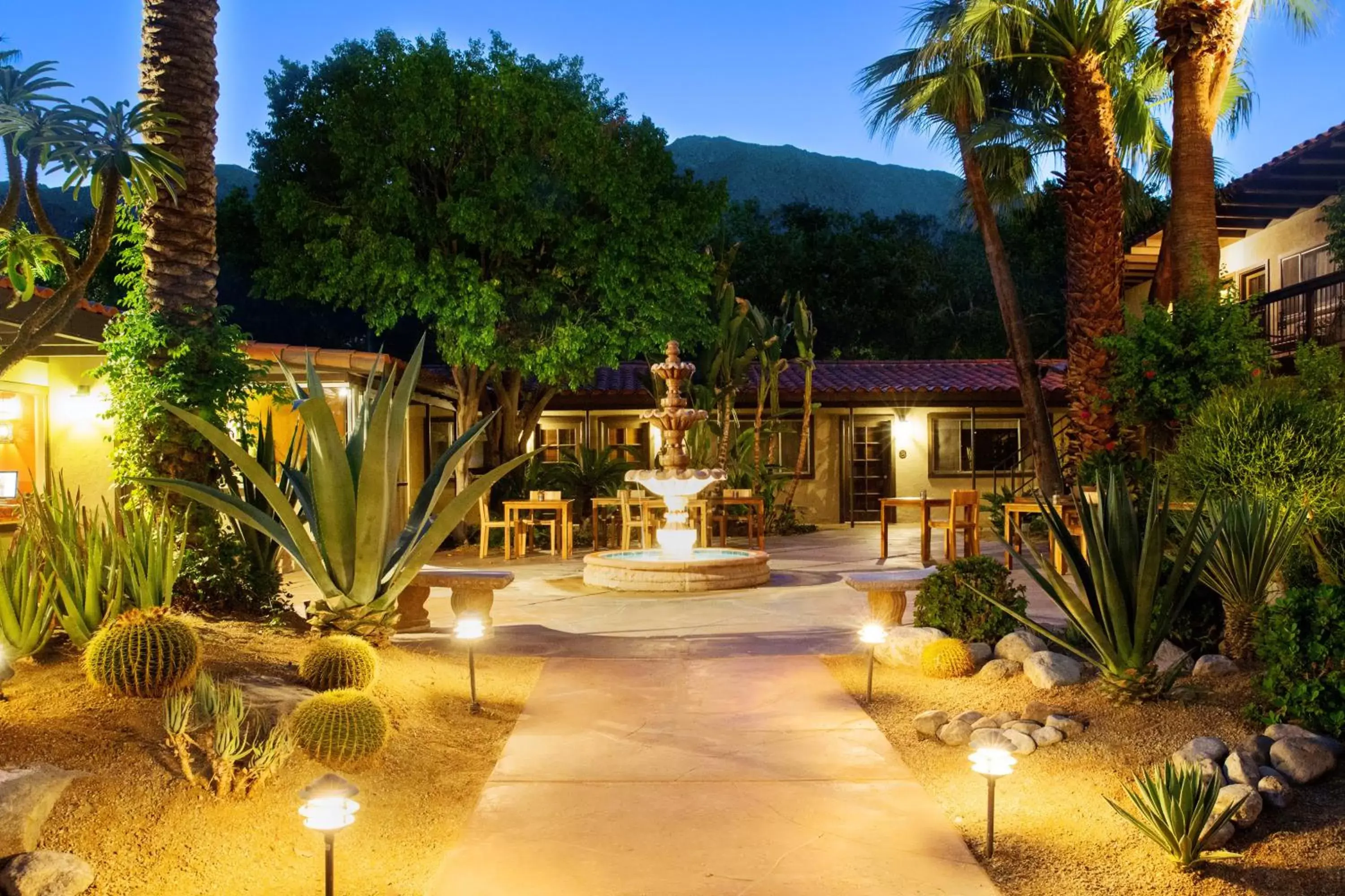 Garden, Swimming Pool in Santiago Resort - Palm Springs Premier Gay Men’s Resort