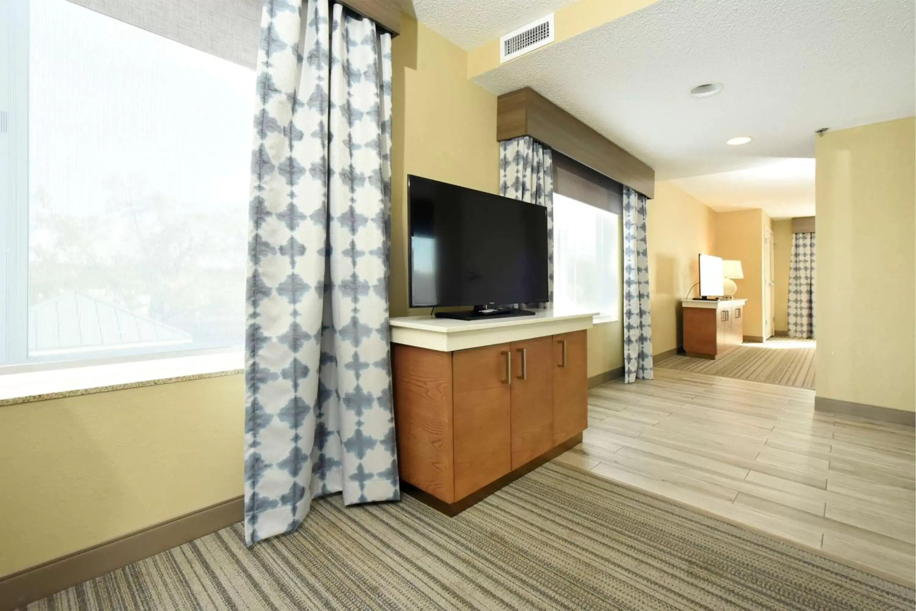 Photo of the whole room, TV/Entertainment Center in Hilton Garden Inn Saratoga Springs