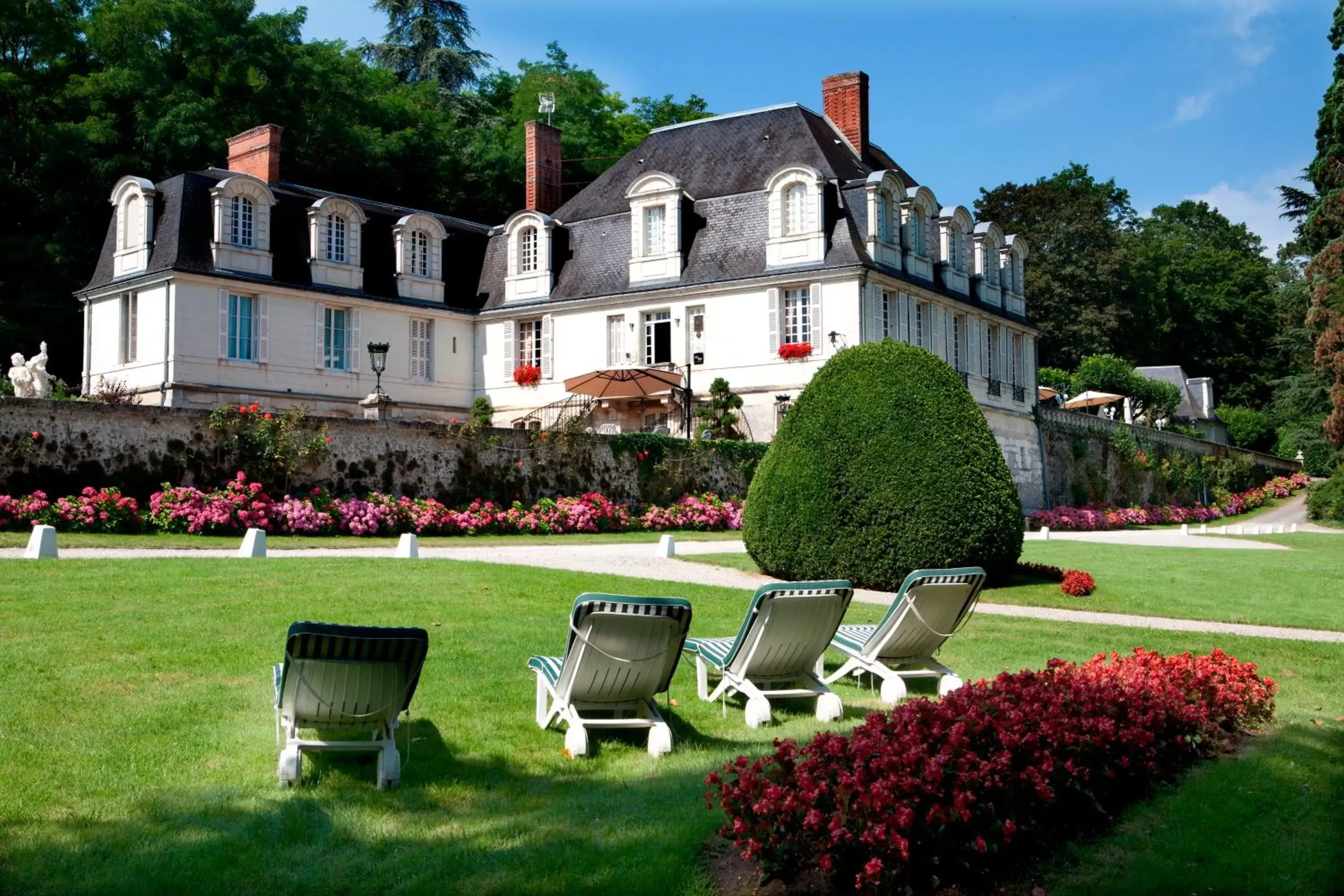 Facade/entrance, Garden in Chateau de Beaulieu et Magnolia Spa, The Originals Relais (Relais du Silence)