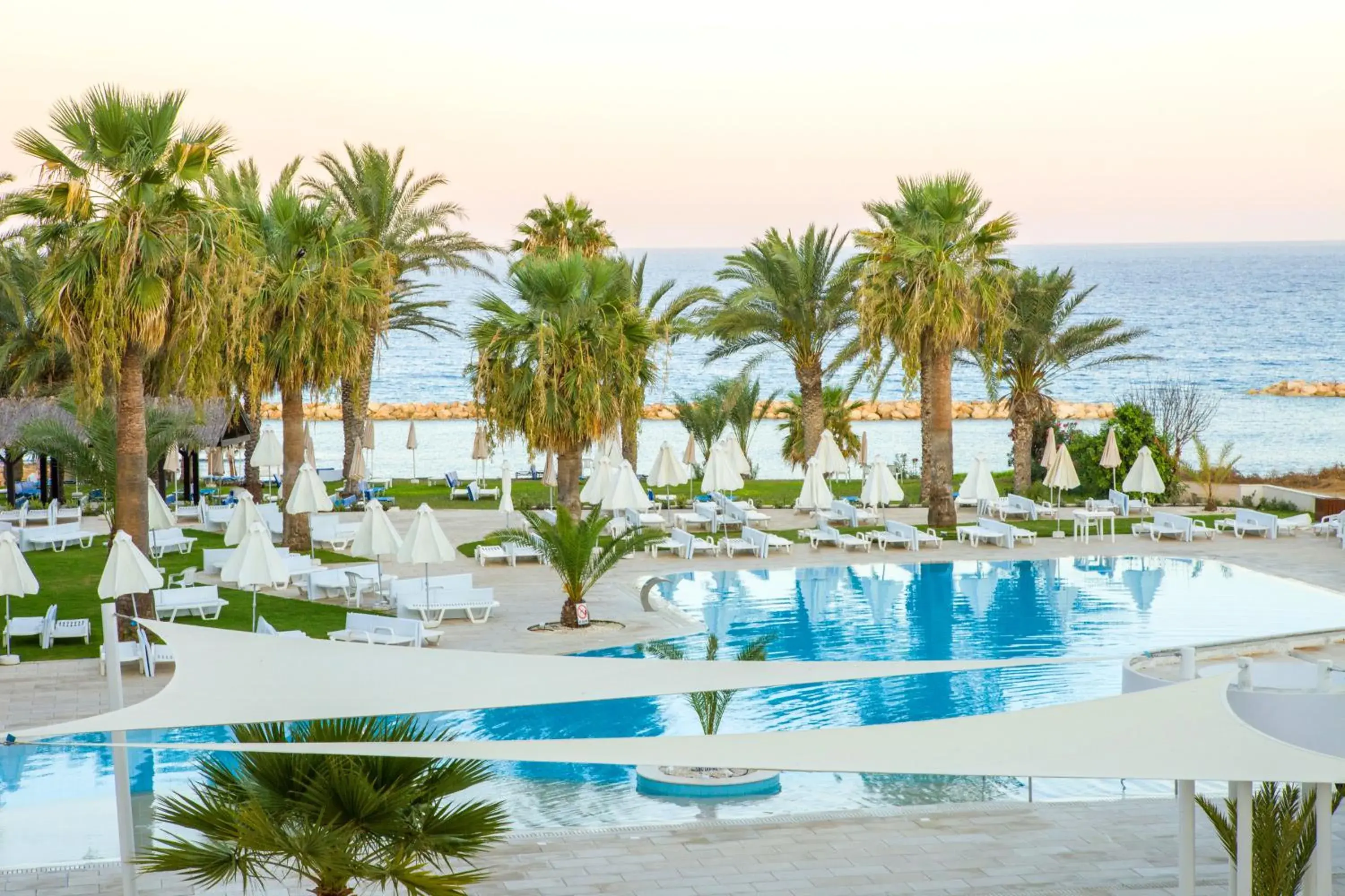 Garden, Pool View in Venus Beach Hotel