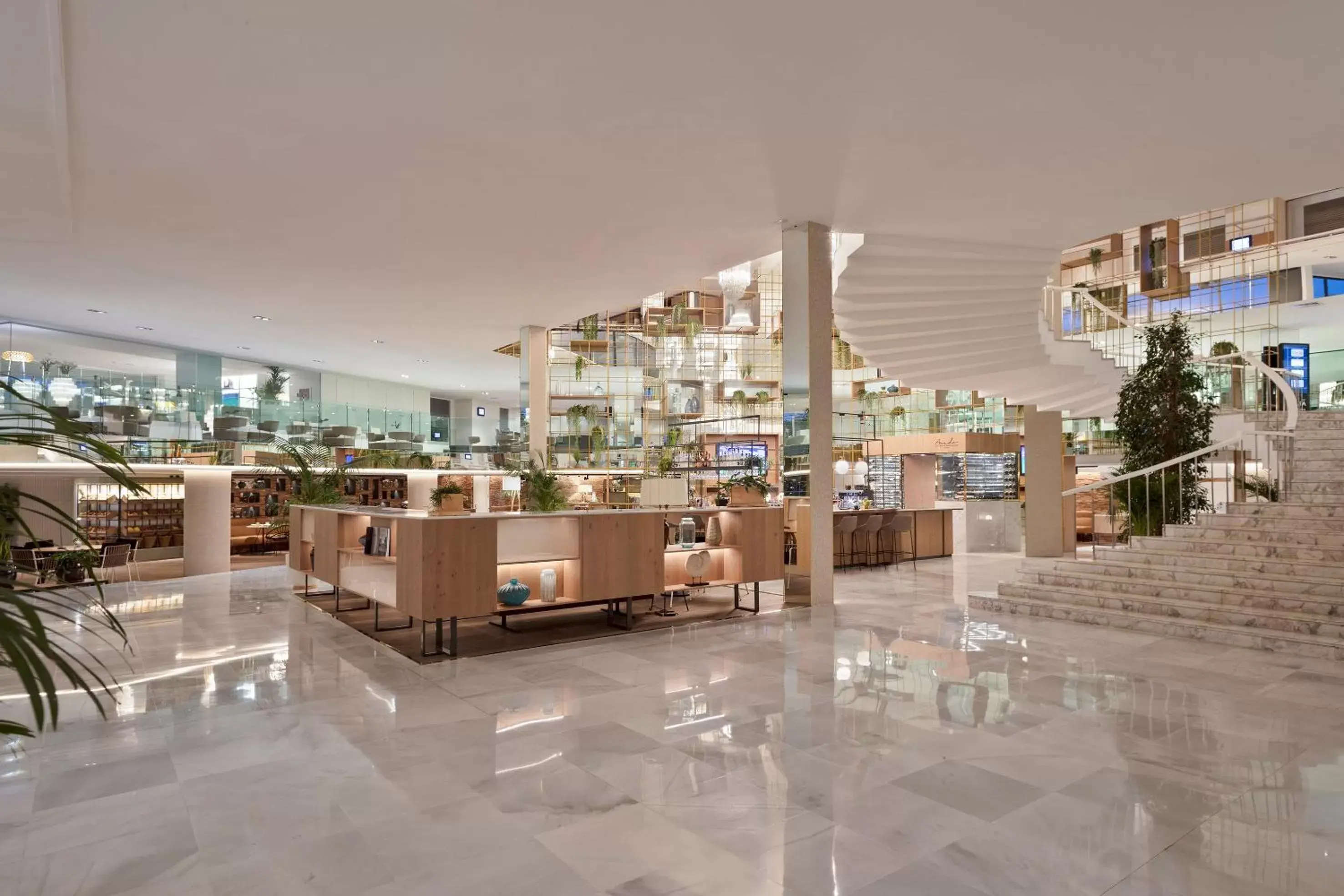 Lounge or bar, Restaurant/Places to Eat in Meliá Palma Marina