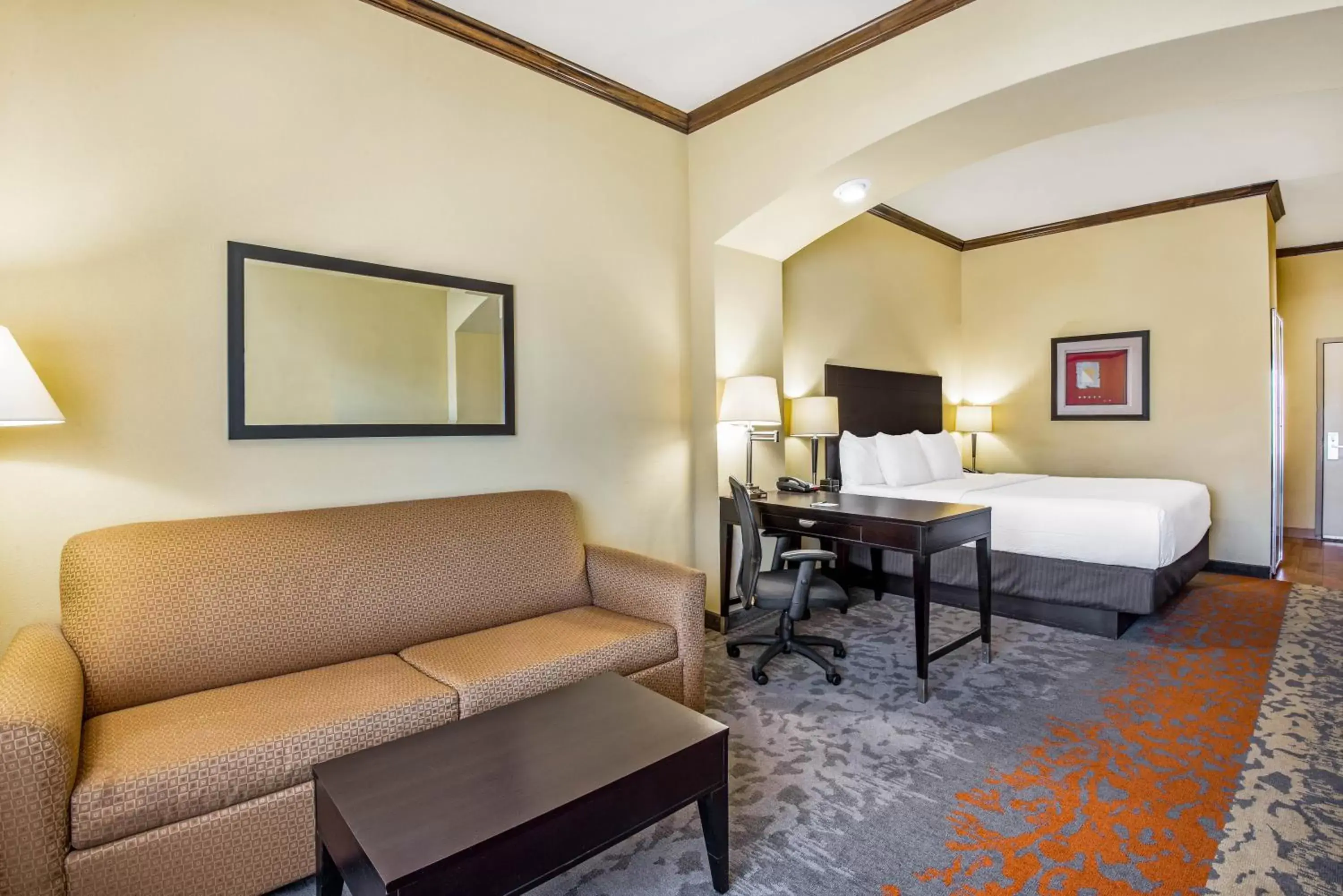 Seating Area in La Quinta Inn & Suites by Wyndham Eastland