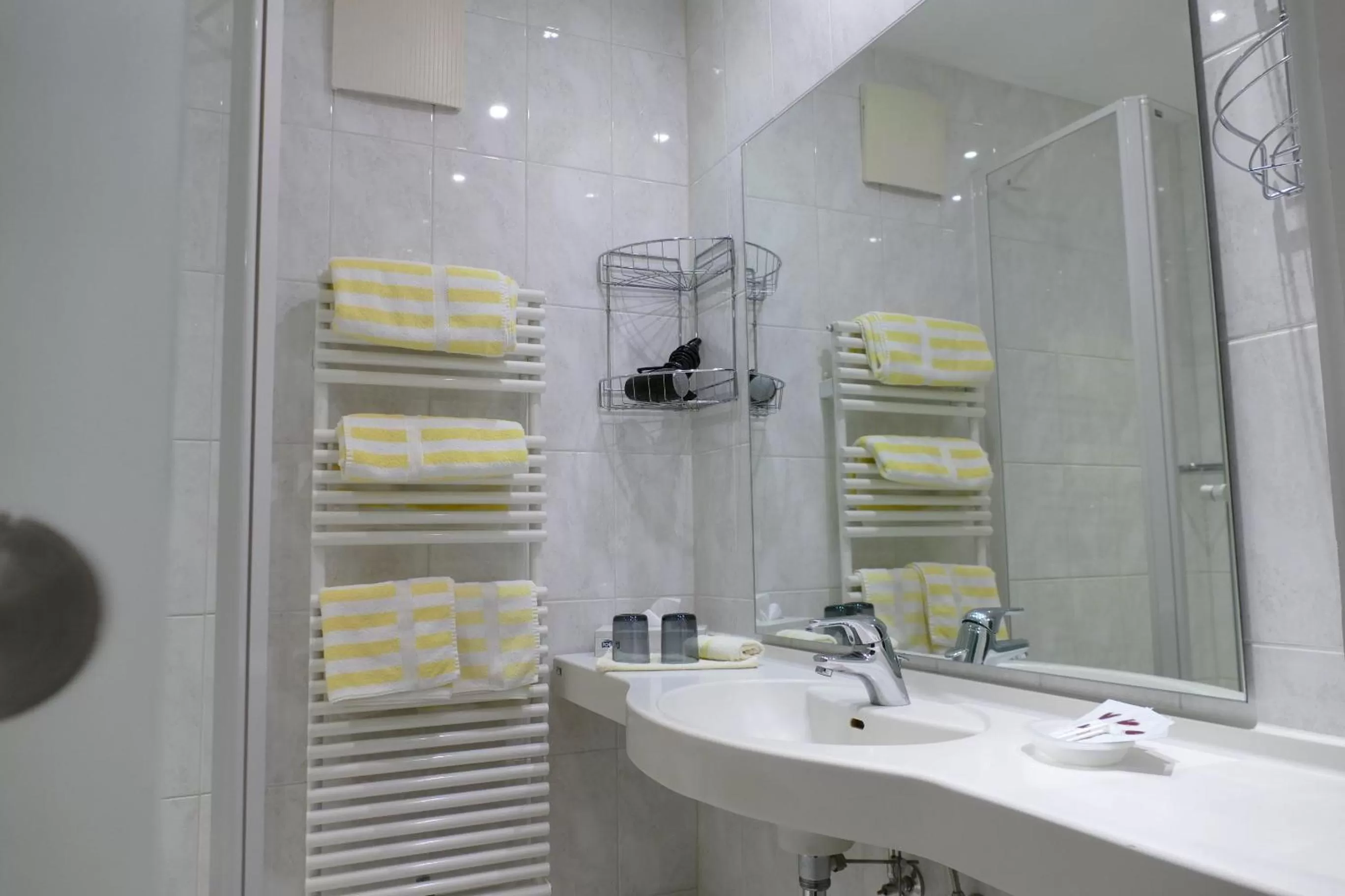 Bathroom in Altstadt-Hotel Zum Hechten