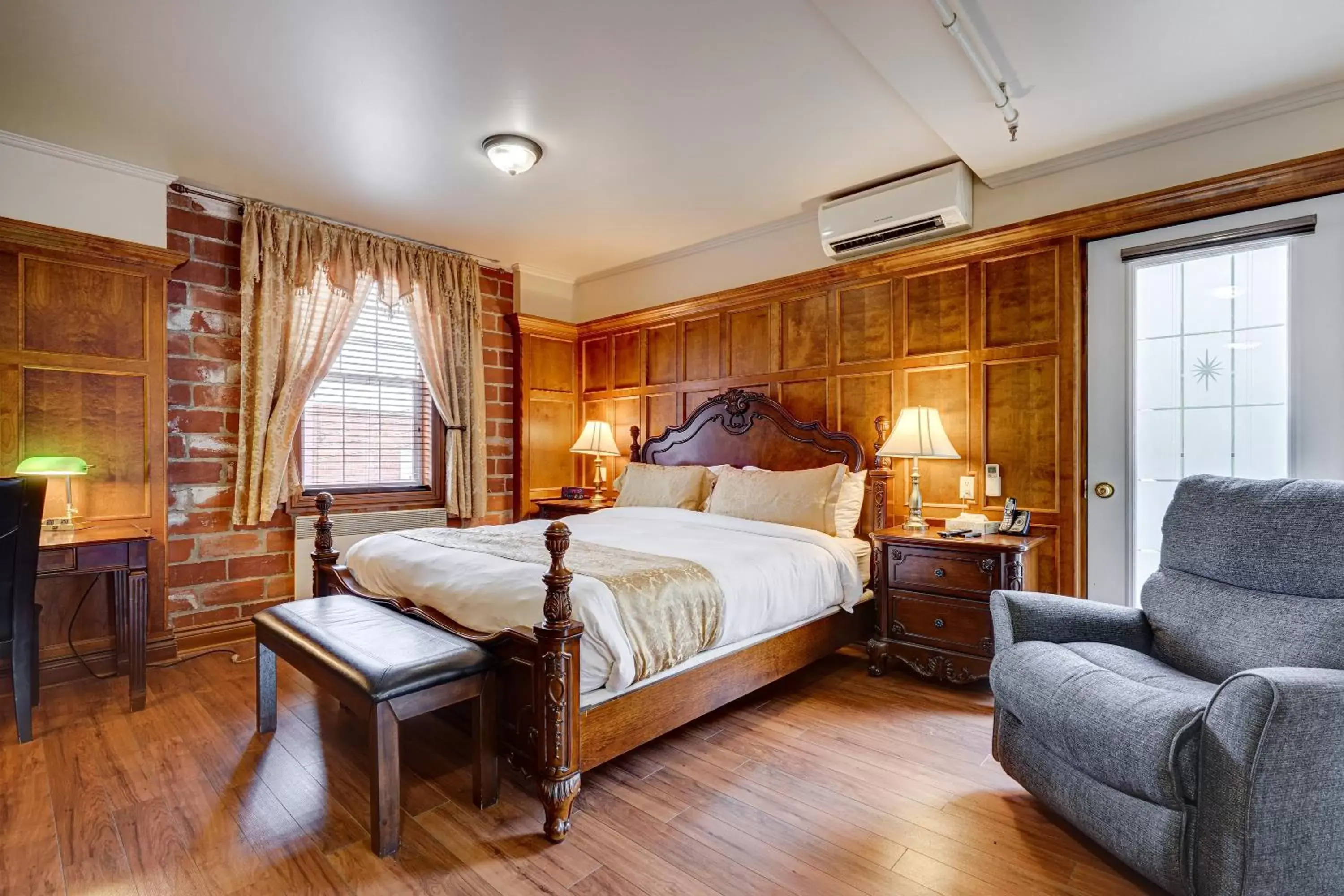 Bed in Le Grand Hôtel