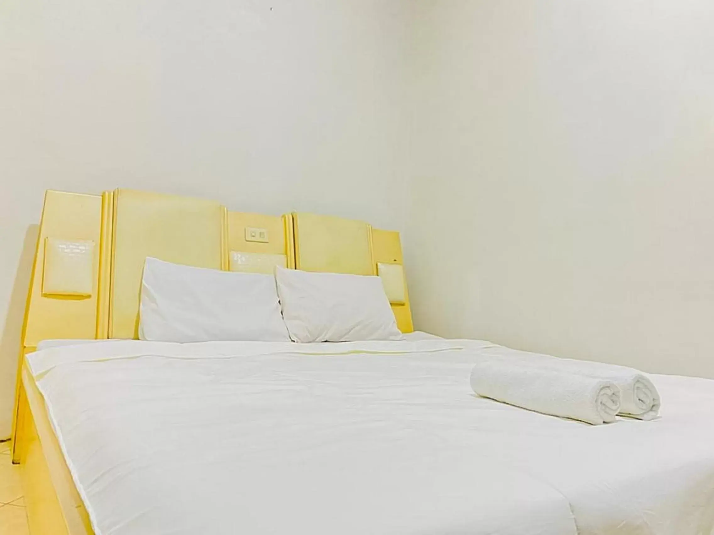 Bedroom, Bed in Monalisa Homestay RedPartner