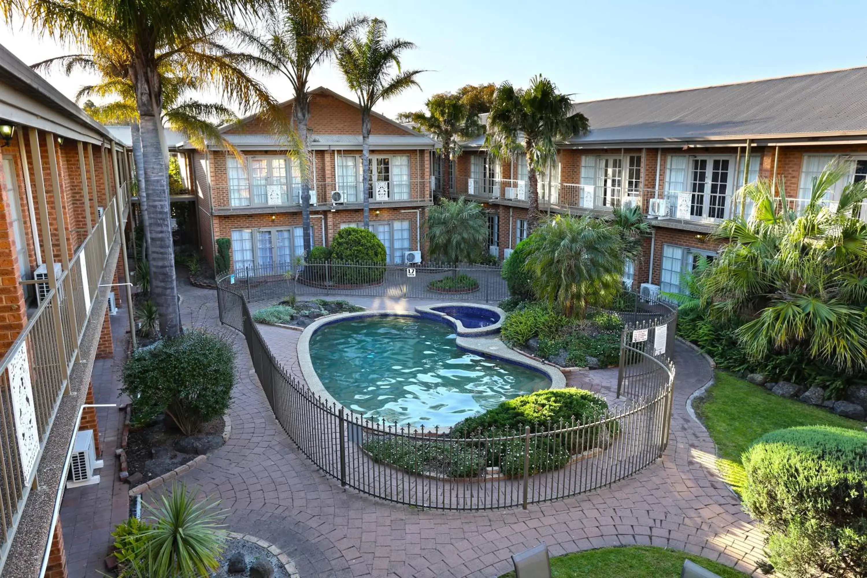 Garden, Pool View in Quality Hotel Melbourne Airport