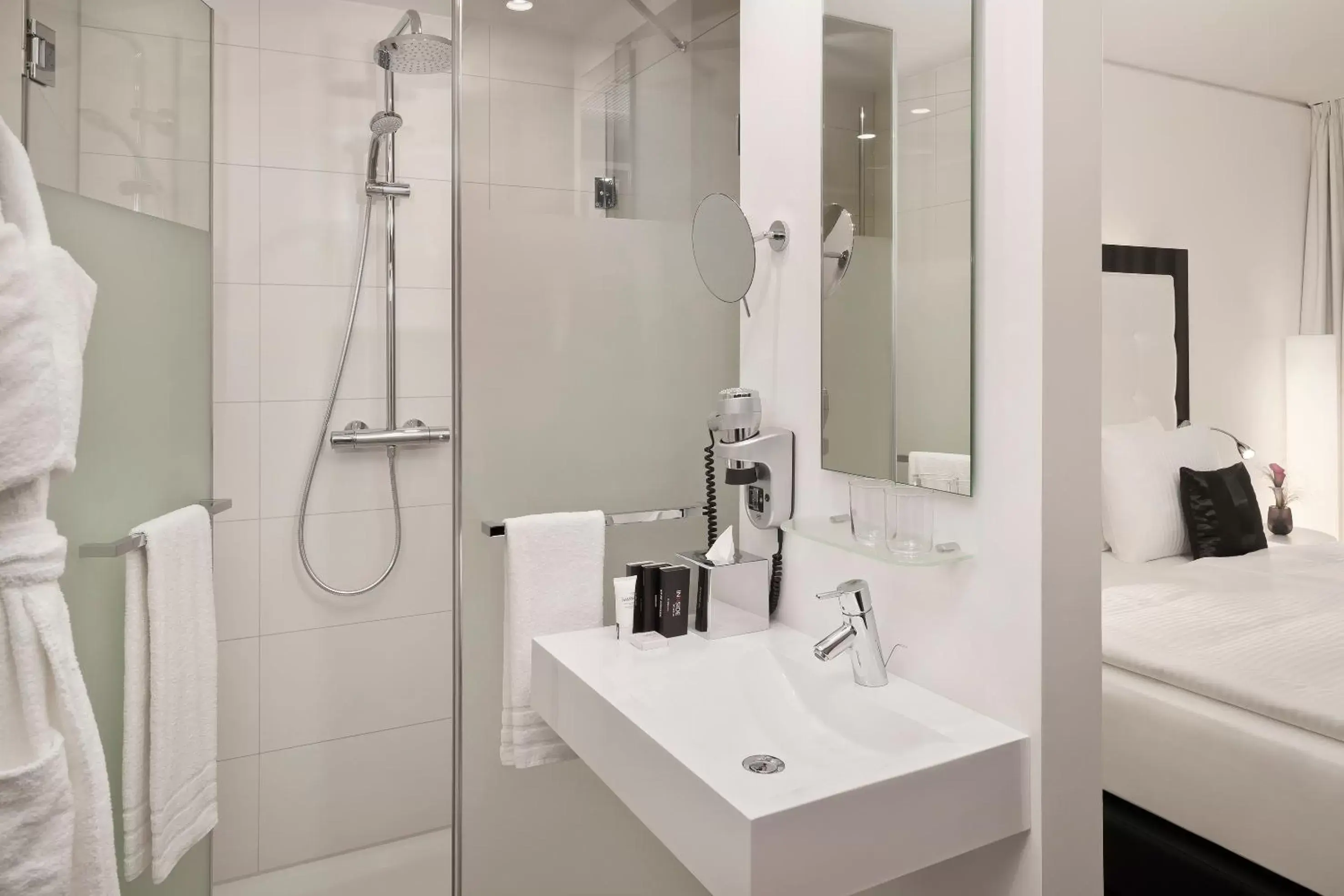 Shower, Bathroom in INNSiDE by Meliá Aachen