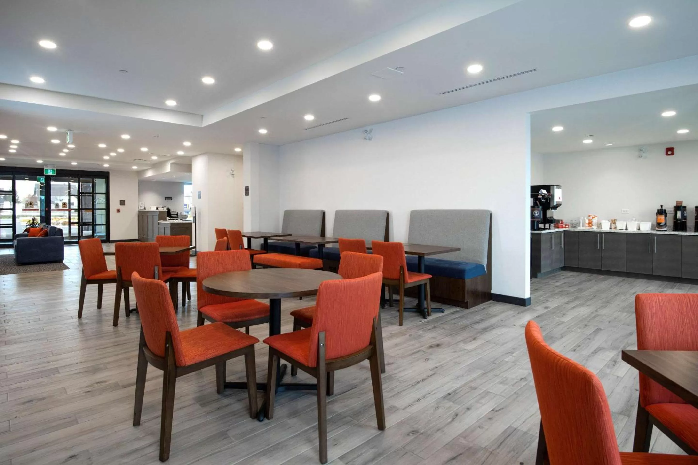 Restaurant/places to eat in Comfort Inn & Suites