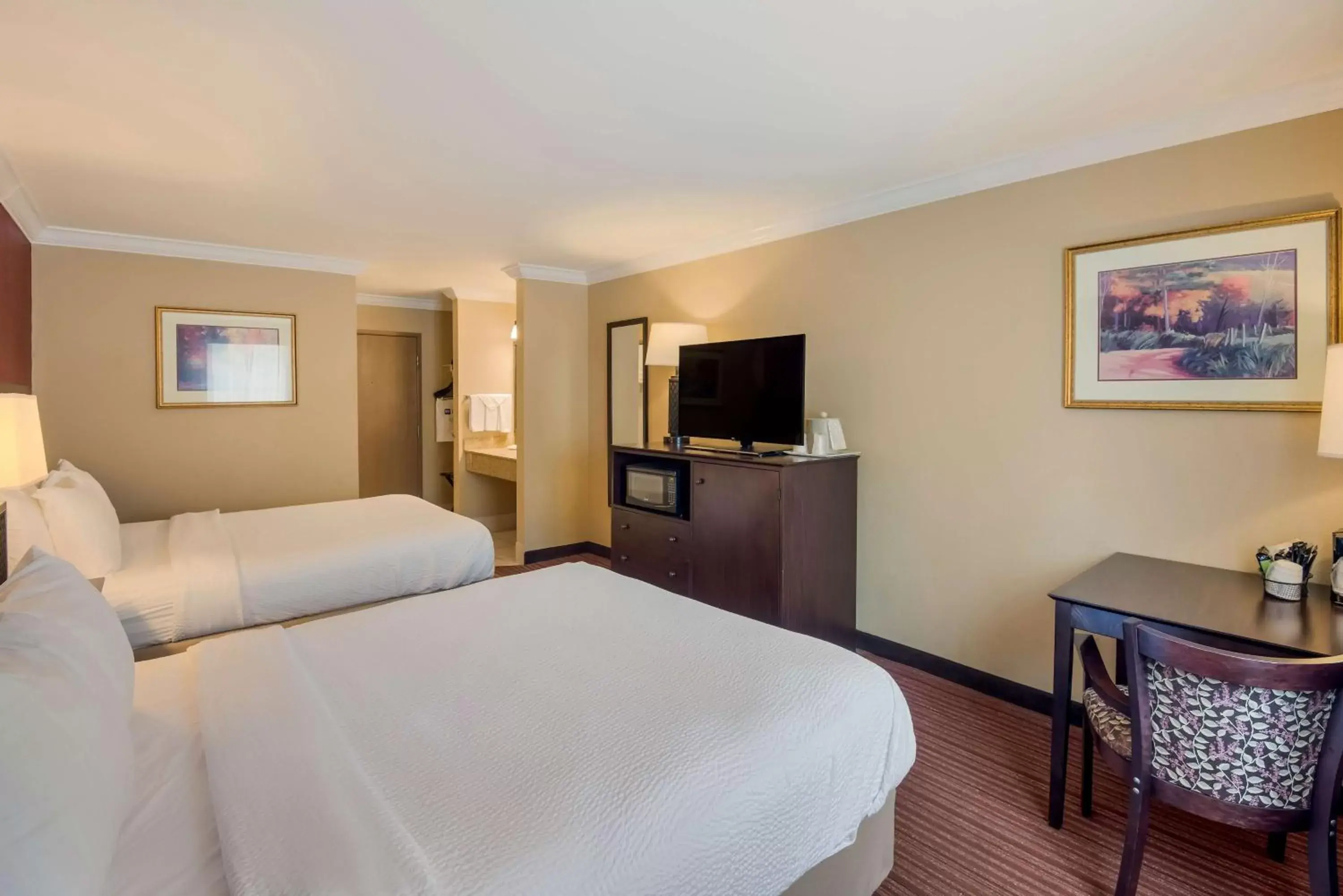 Bedroom, Bed in Best Western Sycamore Inn