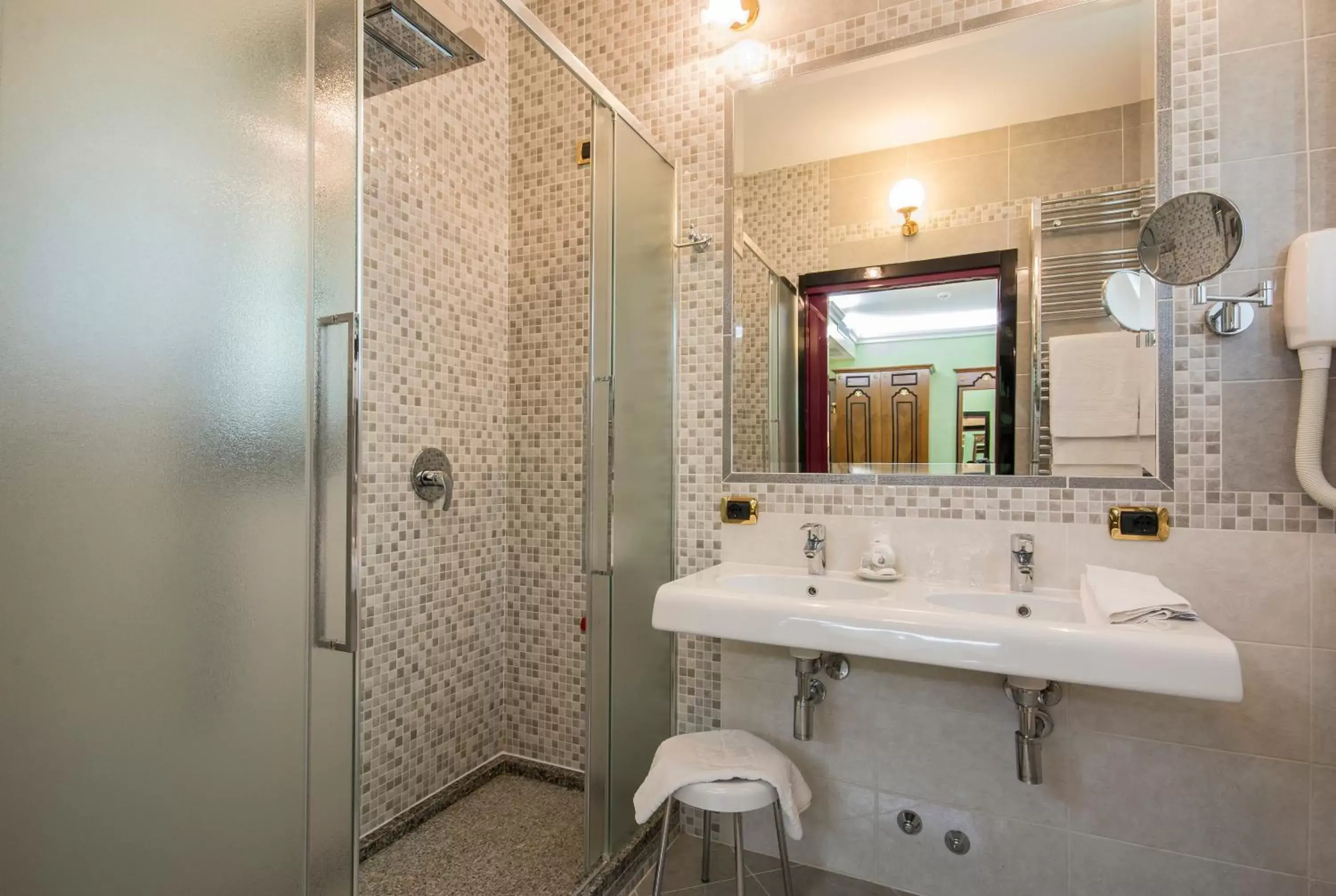 Bathroom in Hotel Vittoria