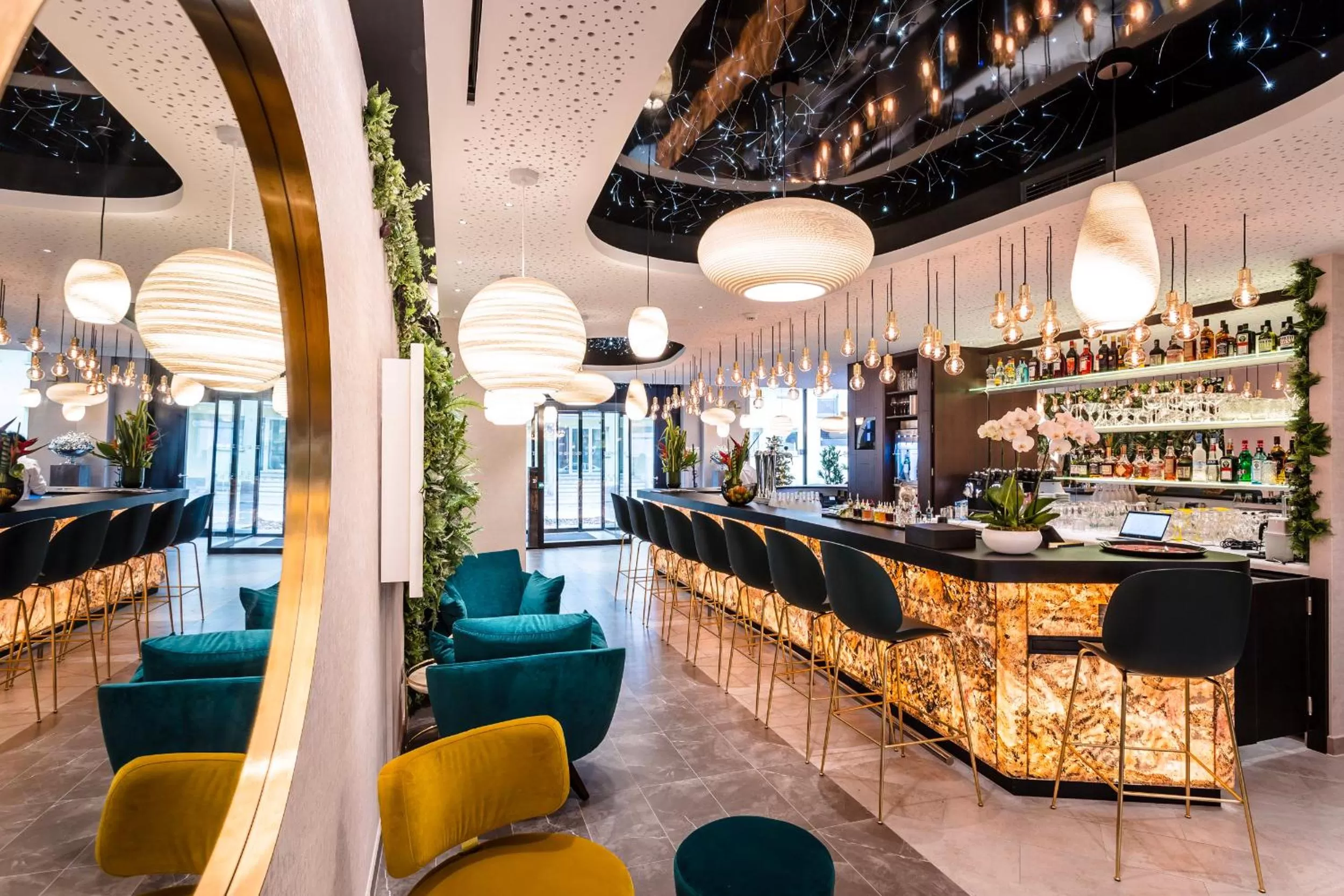 Lounge or bar in voco Strasbourg Centre - The Garden by IHG