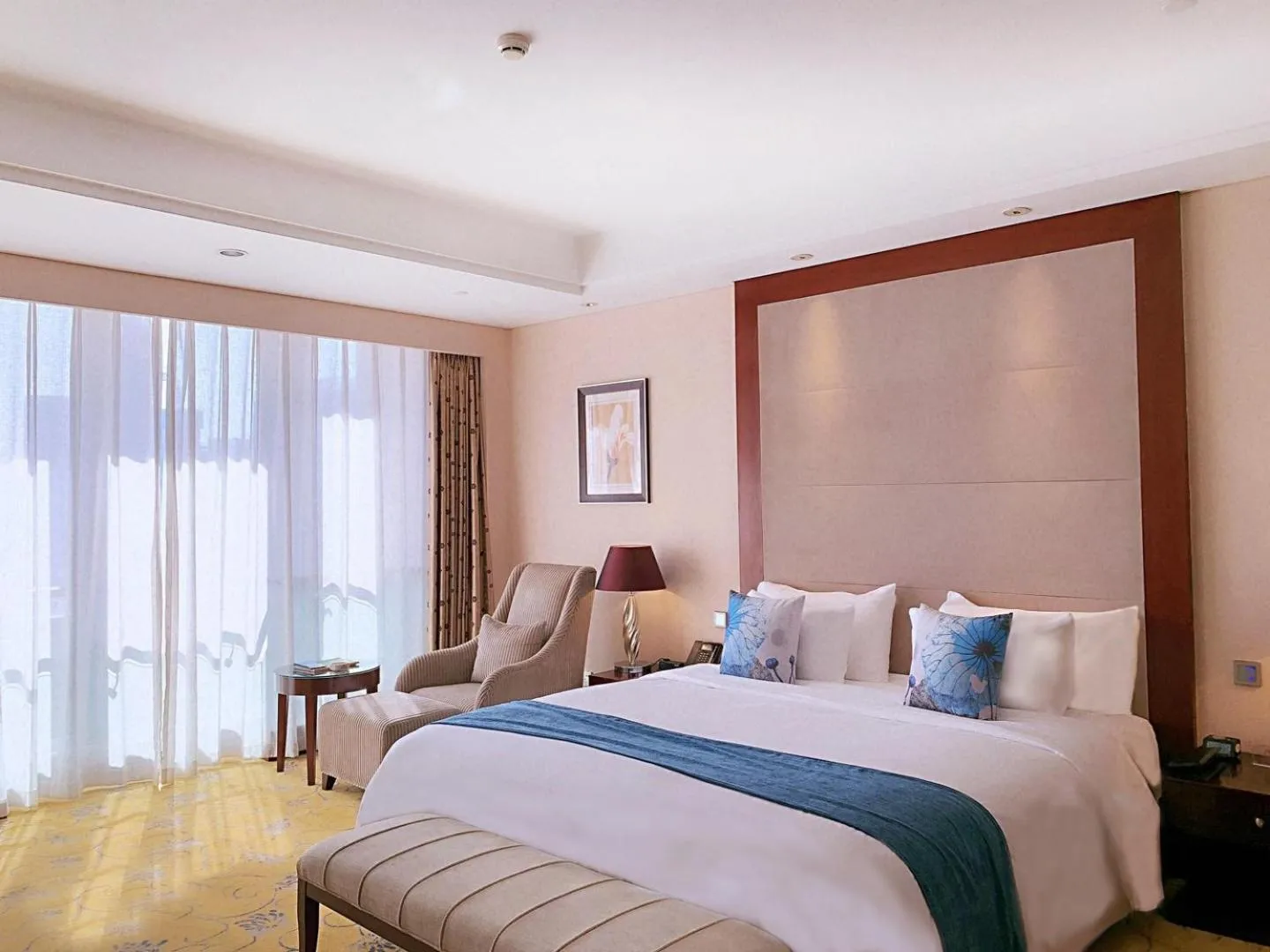 Bed in Howard Johnson Tropical Garden Plaza Kunming