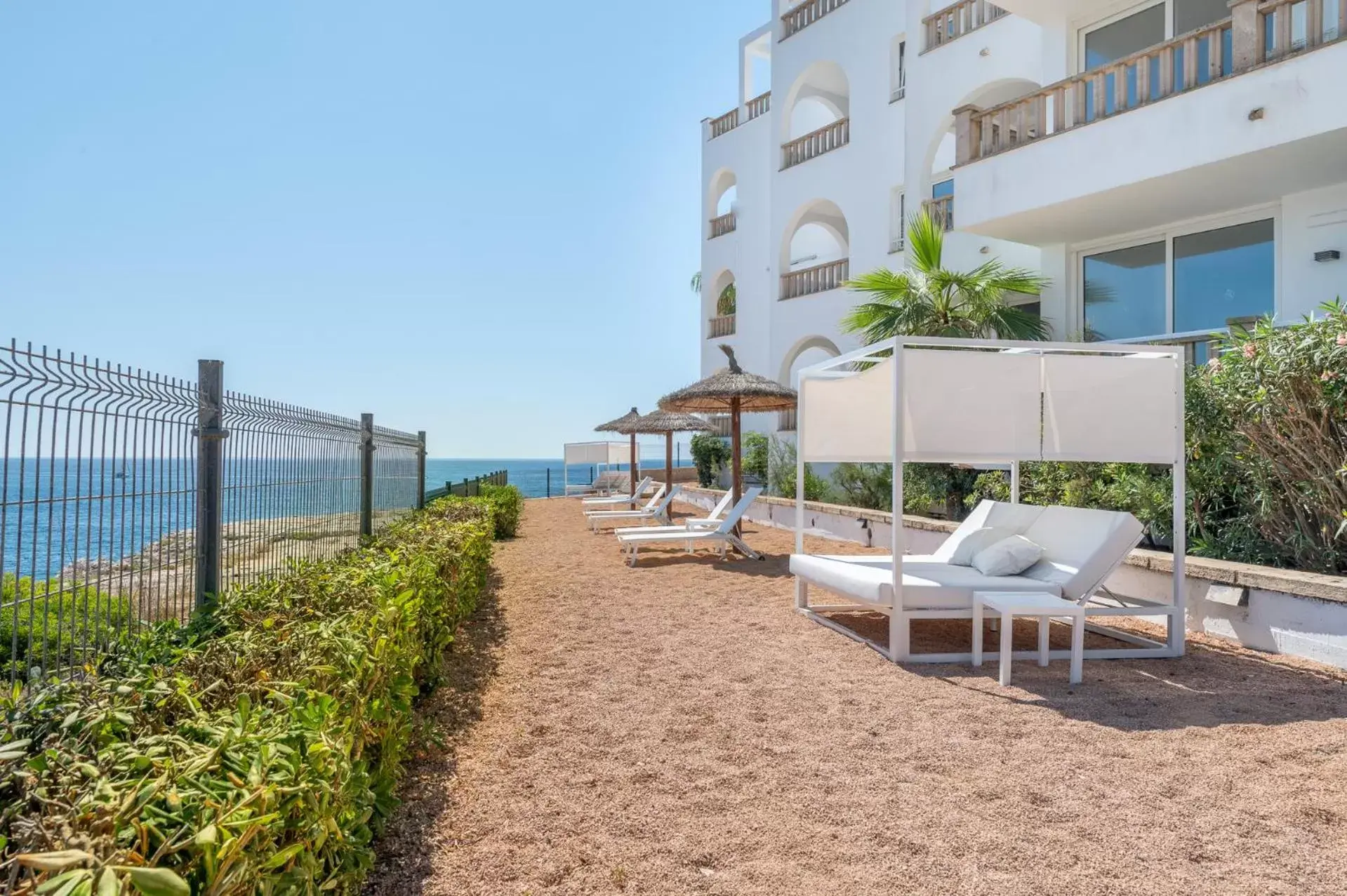 Property building, Beach in Orange Colom - Seaside Apartments