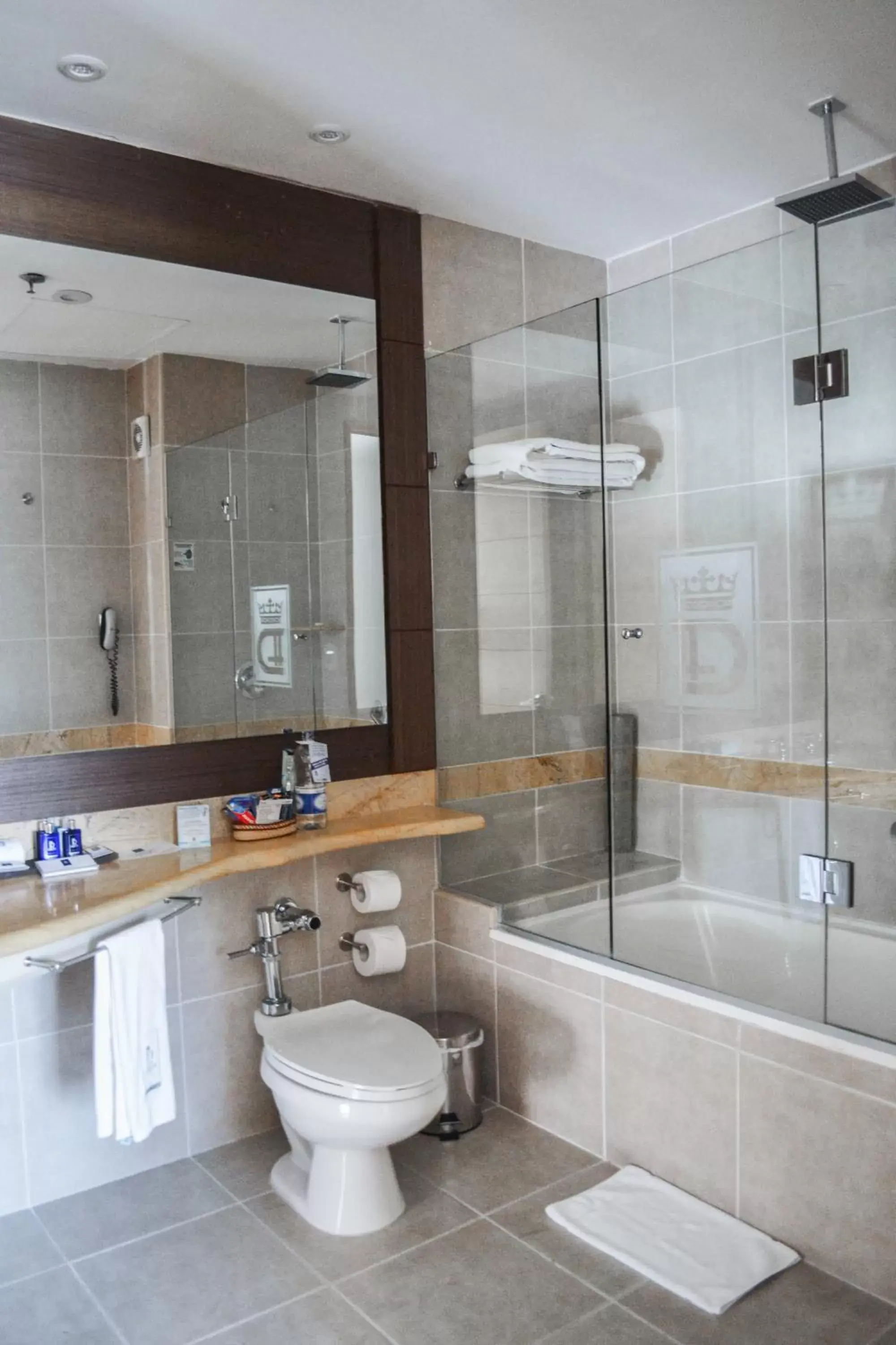 Shower, Bathroom in Hotel Dann Carlton Barranquilla y Centro de Convenciones