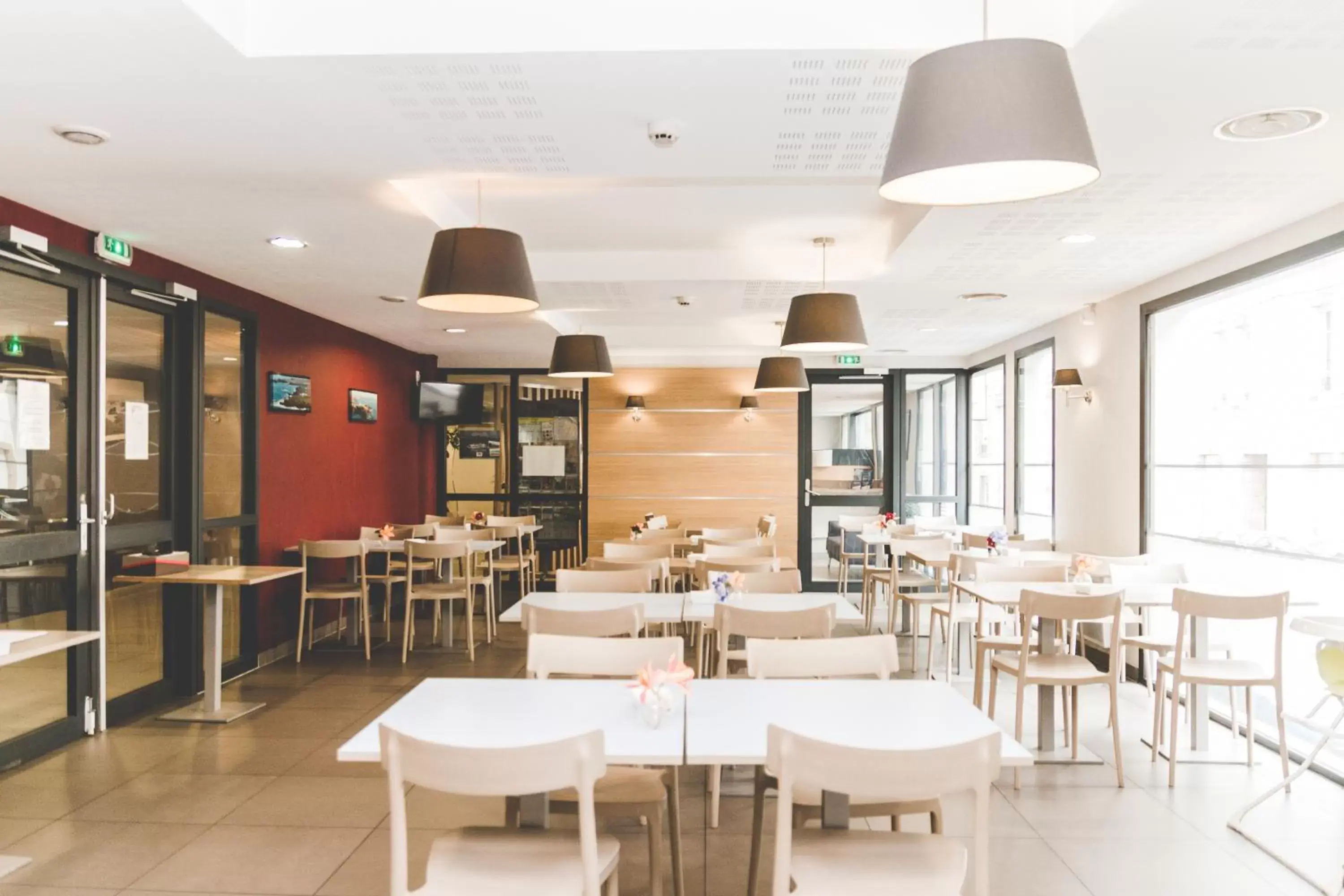 Continental breakfast, Restaurant/Places to Eat in Terres de France - Appart'Hotel Quimper Bretagne