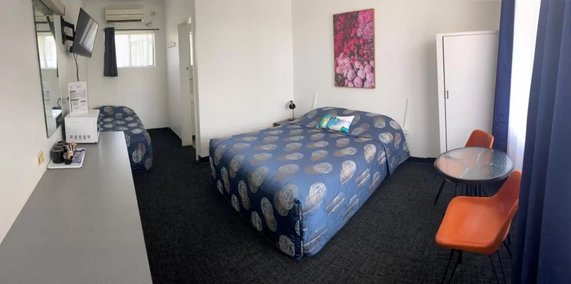 Bedroom, Bed in Tamworth Budget Motel