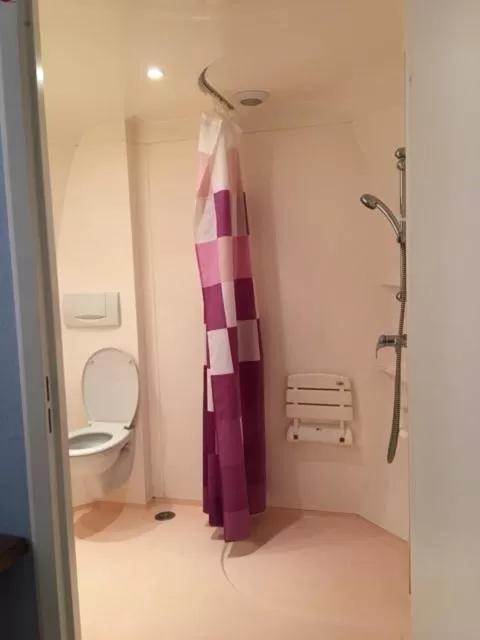 Bathroom in HOTEL DU CYGNE DE LA CROIX BLANCHE