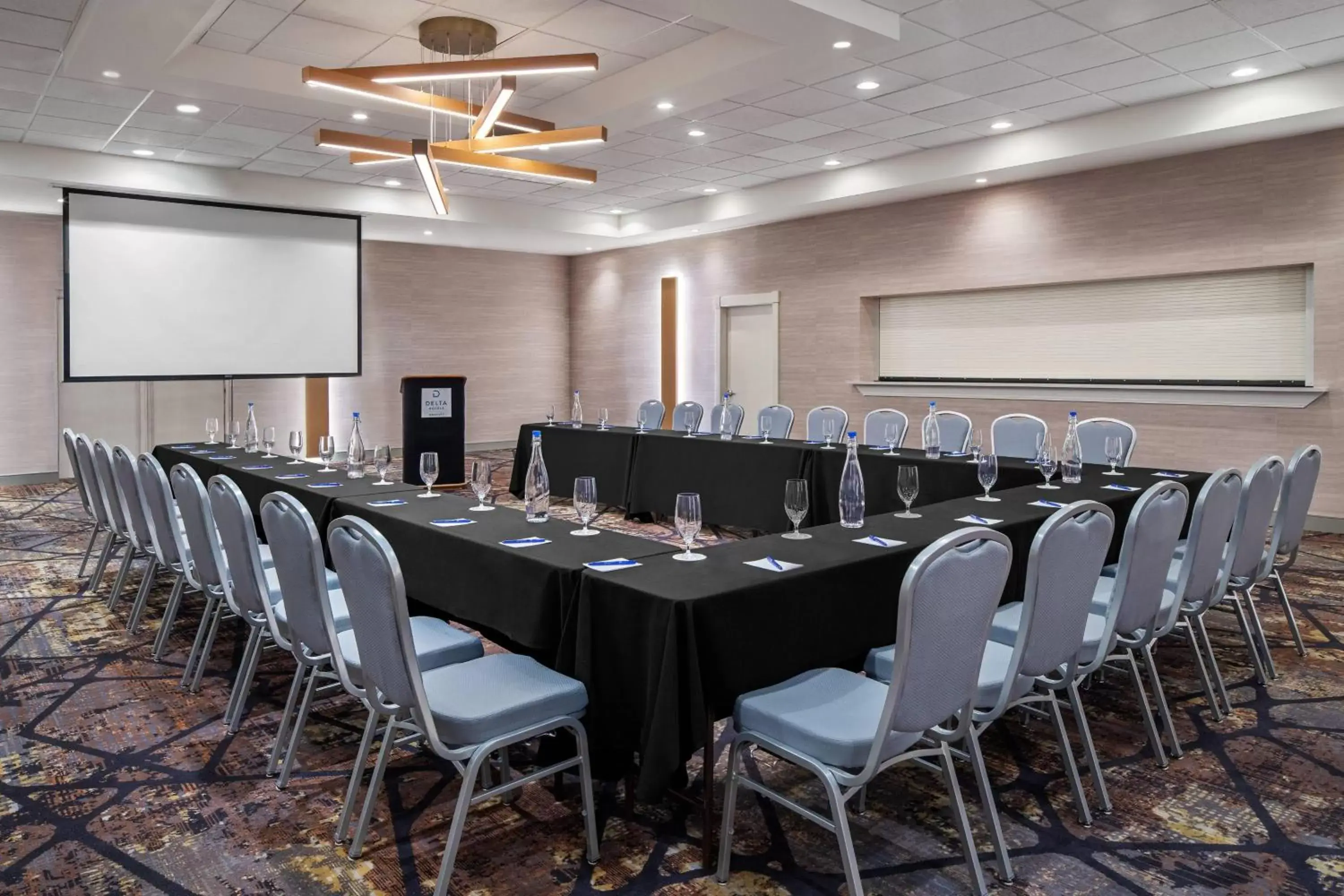 Meeting/conference room in Delta Hotels by Marriott Green Bay