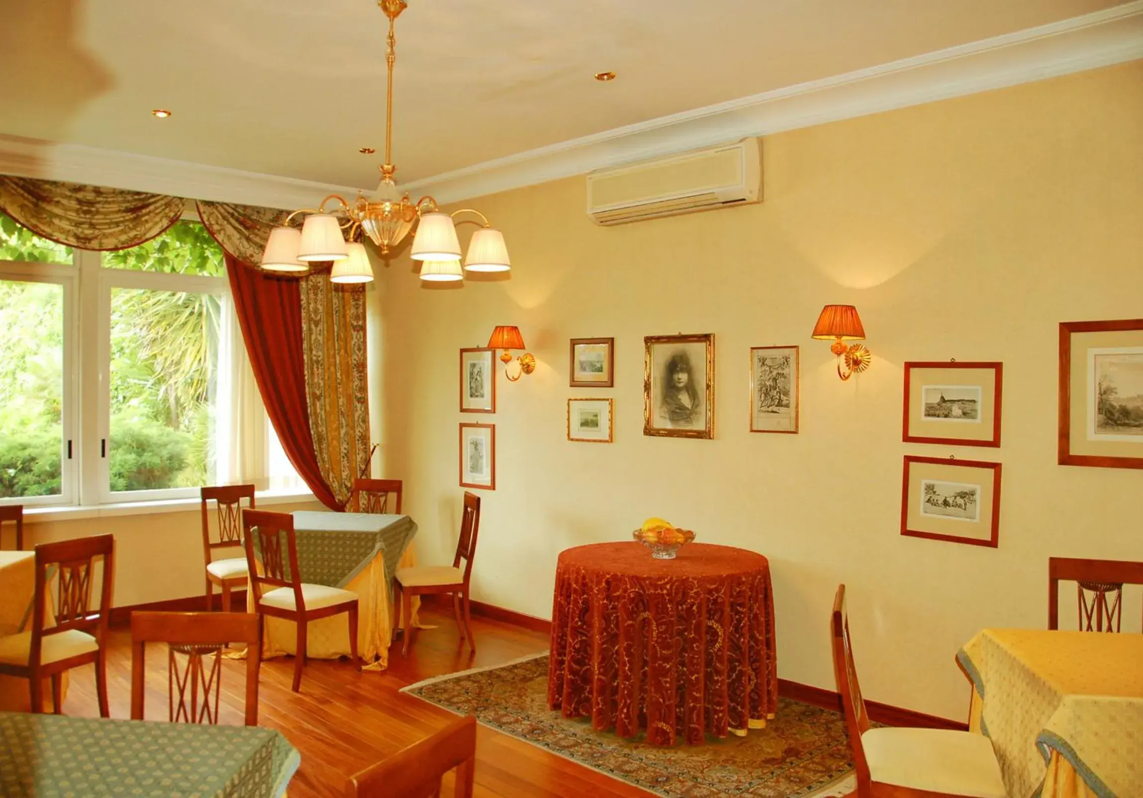 Decorative detail, Restaurant/Places to Eat in Hotel La Culla Del Lago
