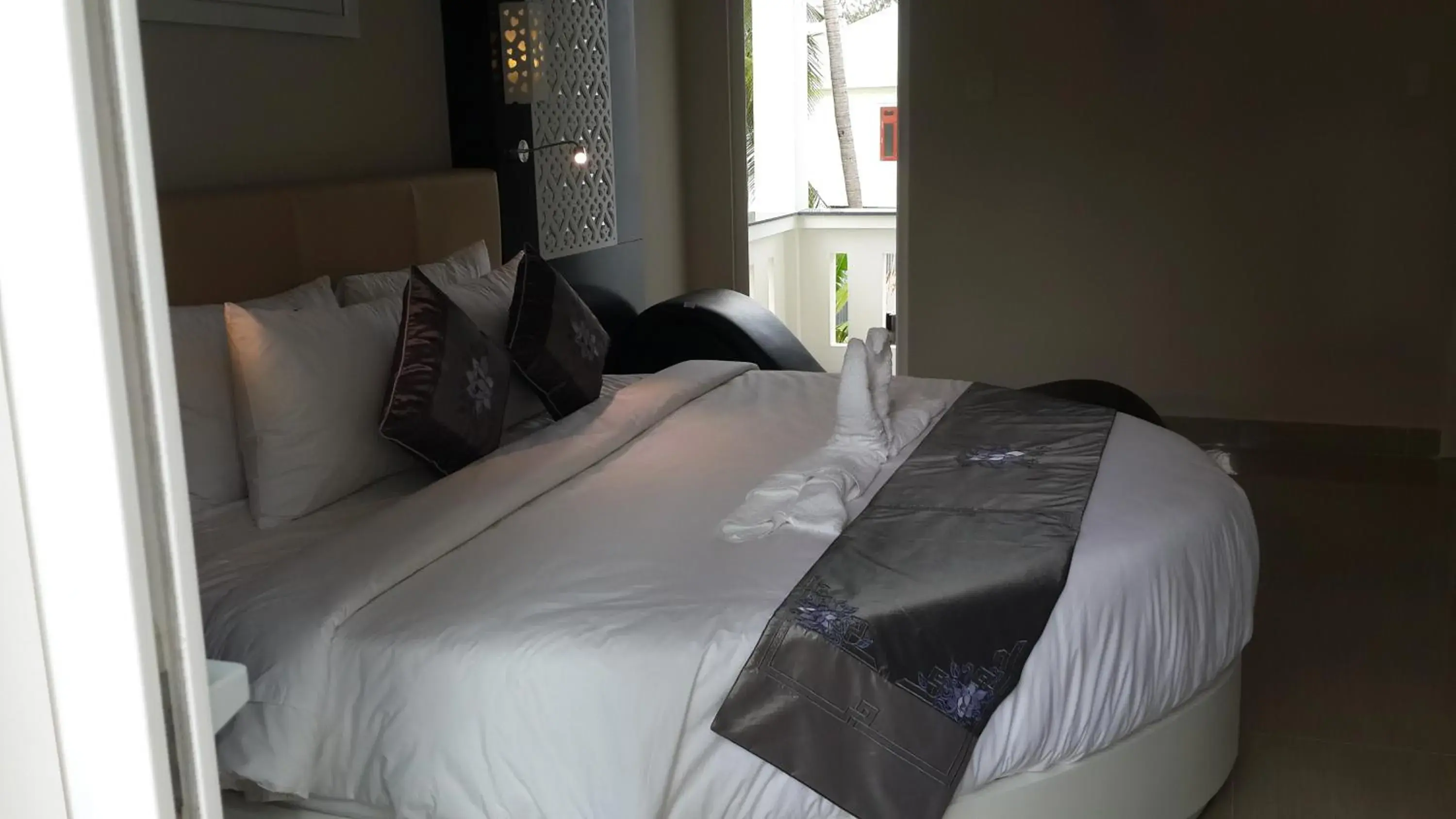 Shower, Bed in Muine Sports Hotel