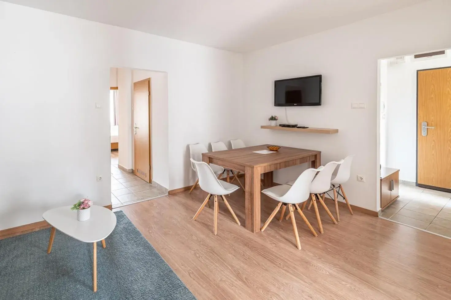 TV and multimedia, Dining Area in Nova Aparthotel