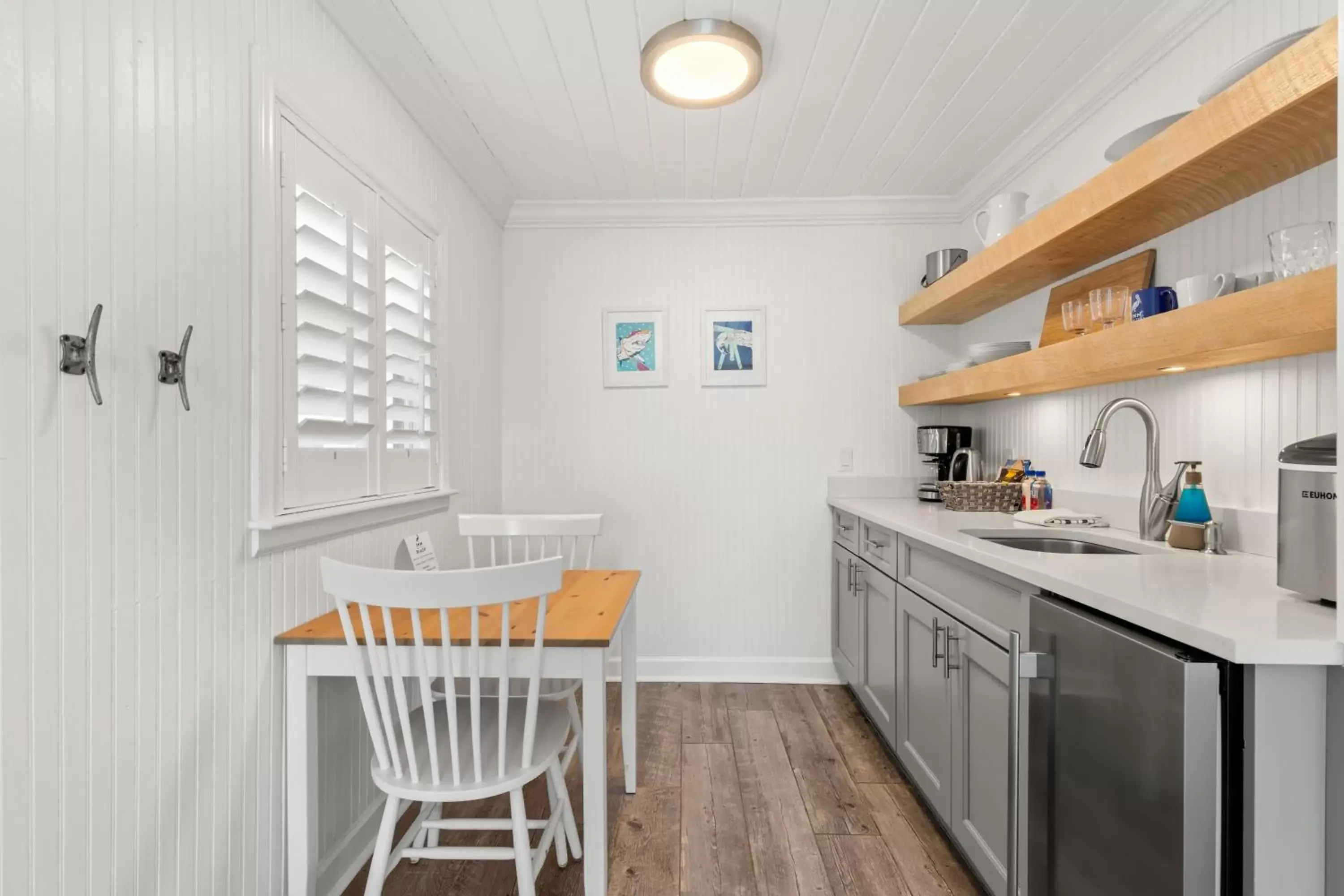 Kitchen or kitchenette, Kitchen/Kitchenette in Inn on the Beach