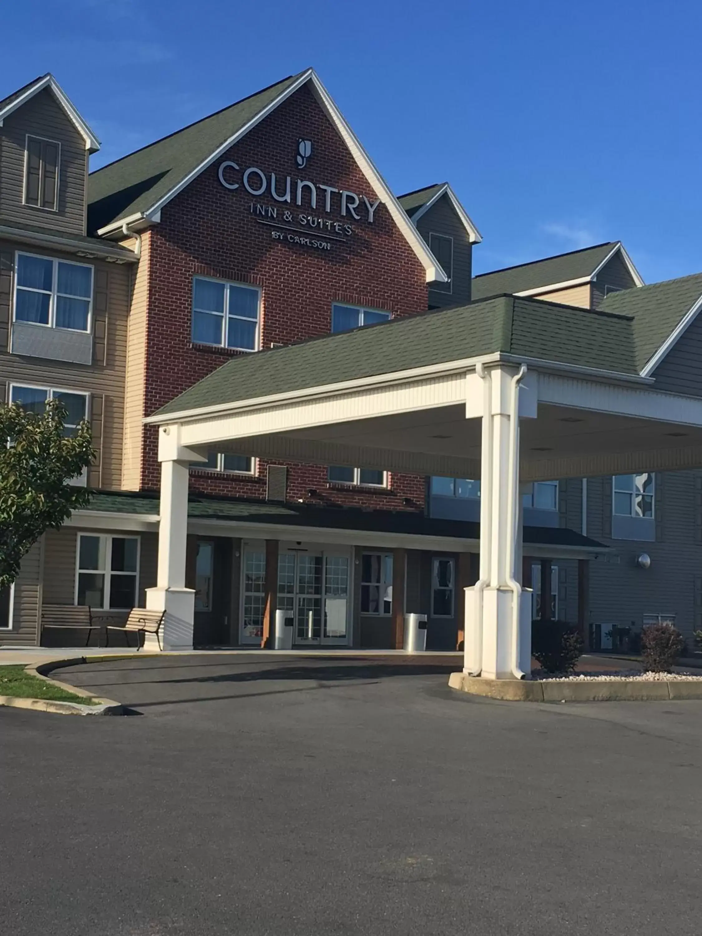 Facade/entrance, Property Building in Country Inn & Suites by Radisson, Chambersburg, PA