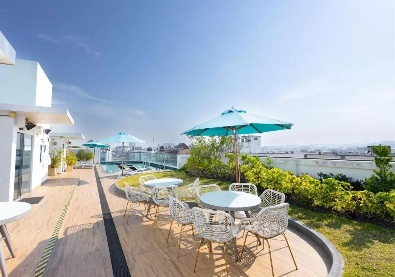 Property building in Holiday Inn Express Pattaya Central by IHG Property building in Holiday Inn Express Pattaya Central by IHG