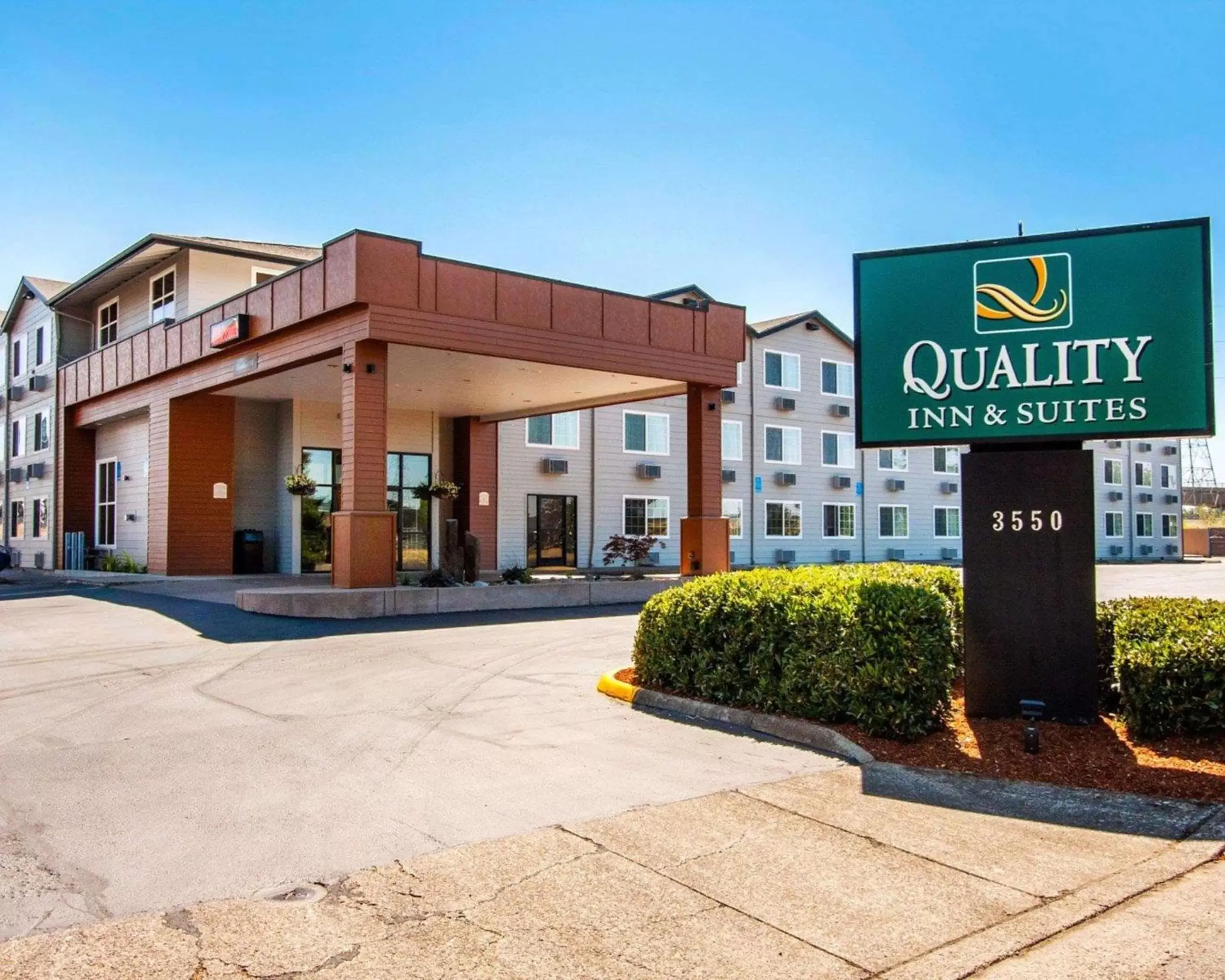 Property building in Quality Inn & Suites Springfield