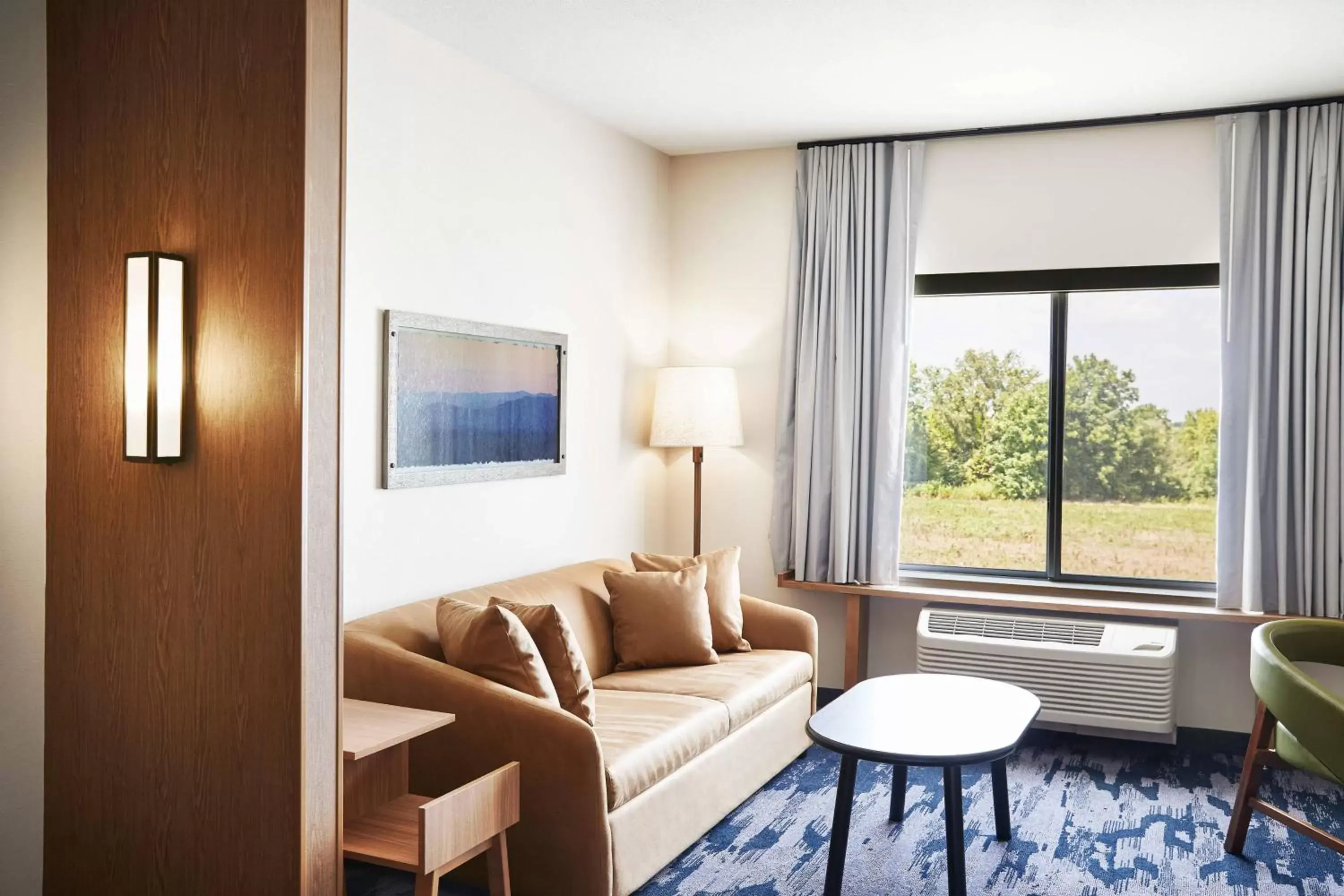 Living room, Seating Area in Fairfield Inn & Suites by Marriott Kansas City Belton
