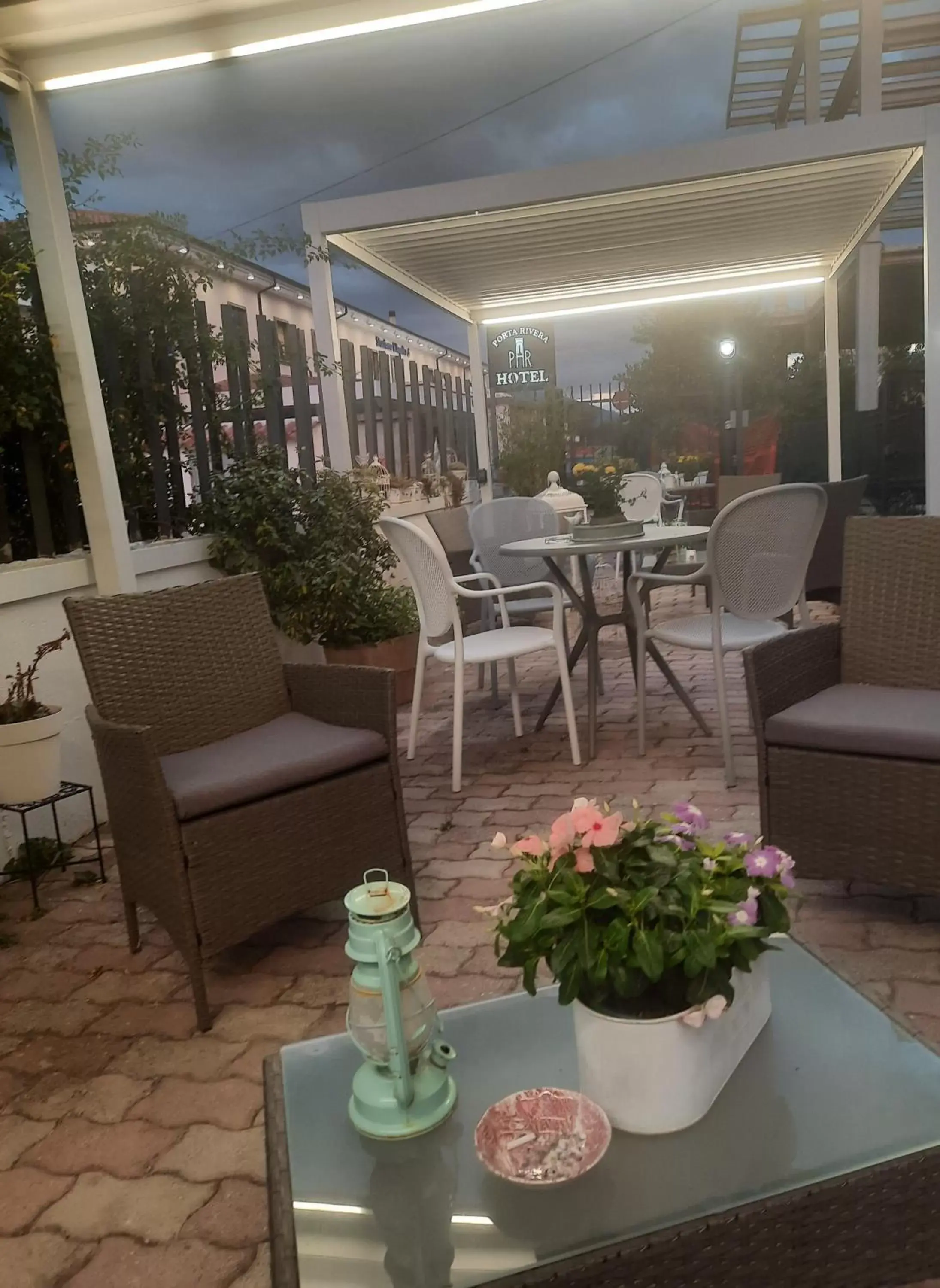 Patio, Restaurant/Places to Eat in Hotel Porta Rivera