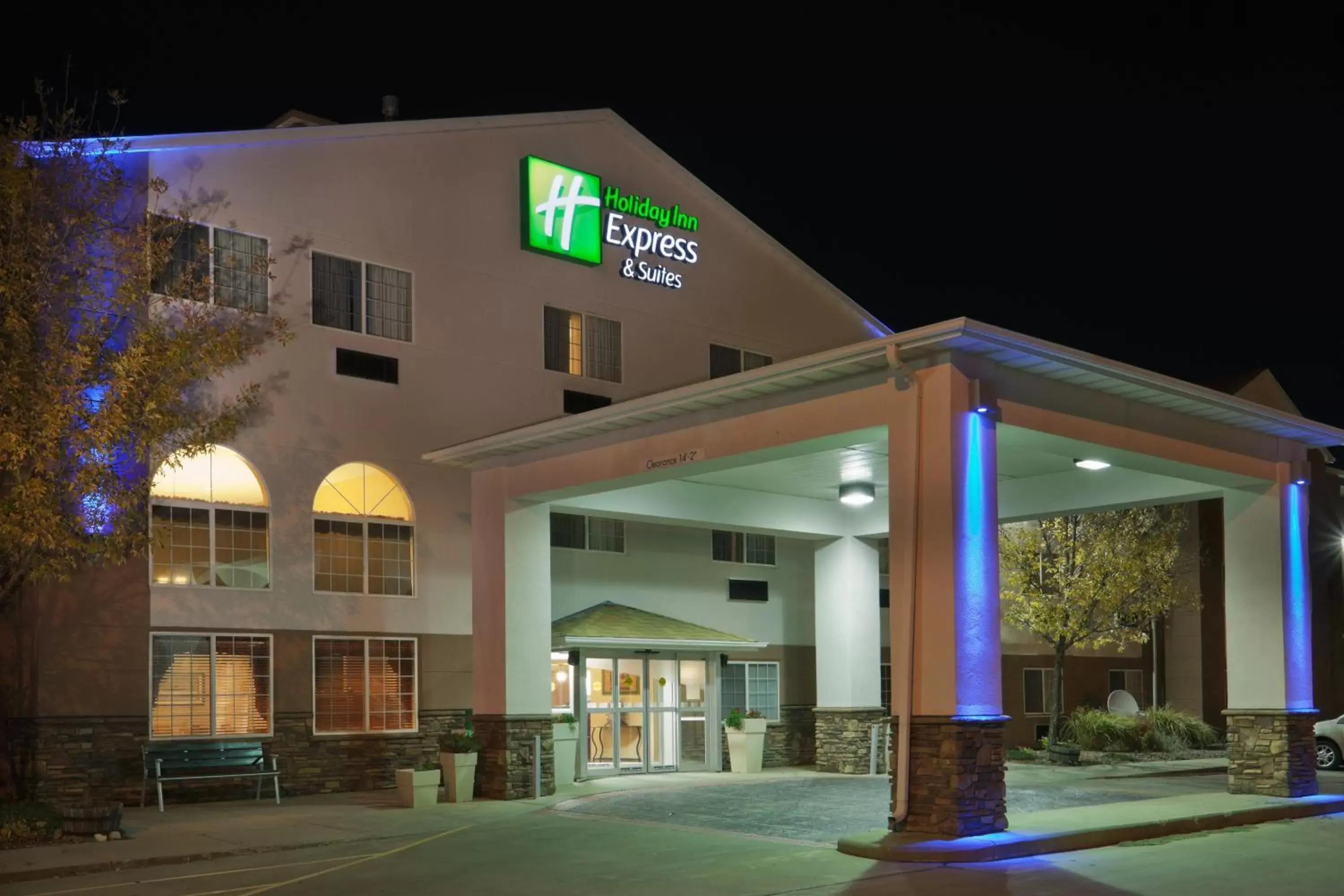 Property Building in Holiday Inn Express Hotel & Suites Pierre-Fort Pierre, an IHG Hotel