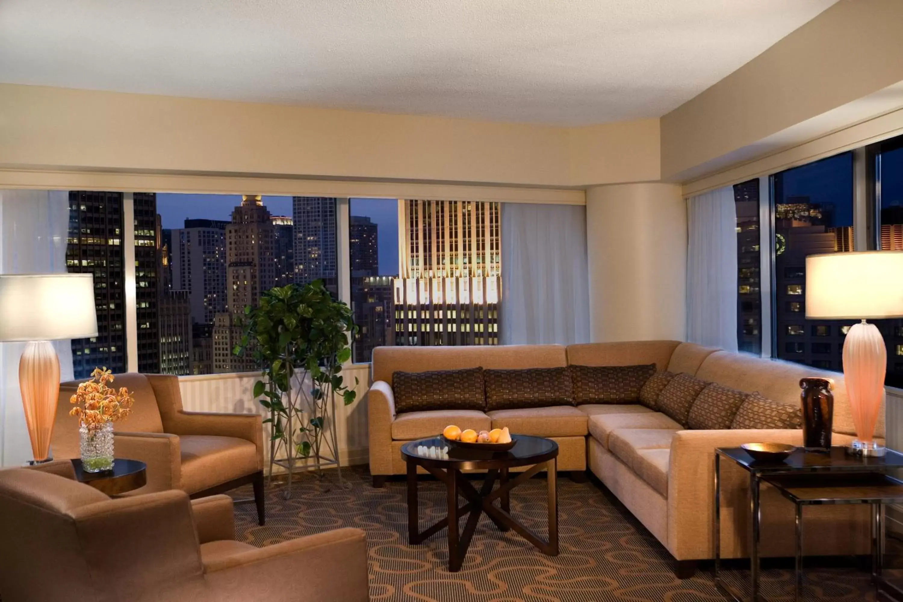 Living room, Seating Area in Swissotel Chicago