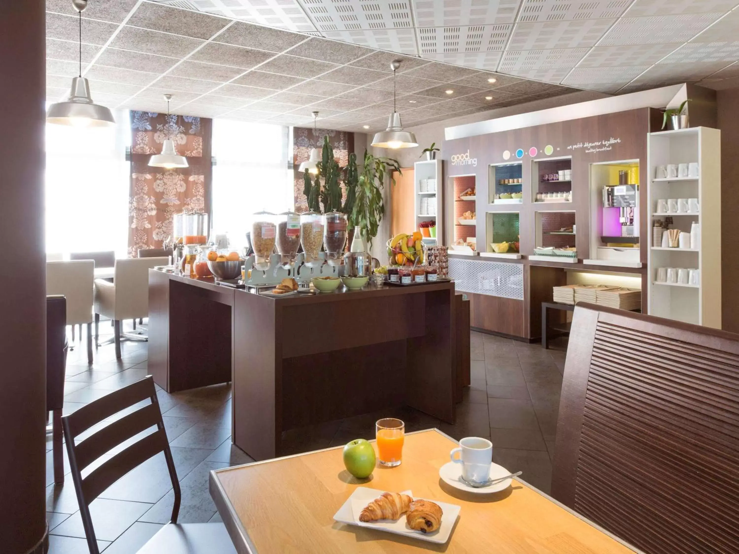 Restaurant/Places to Eat in Novotel Suites Clermont Ferrand Polydome