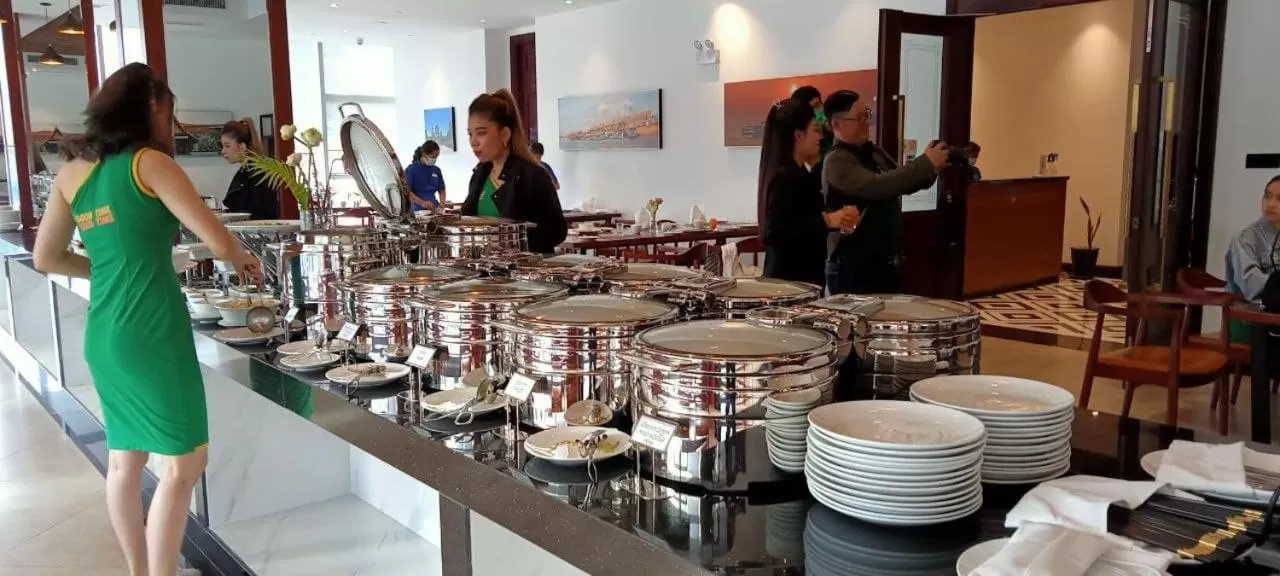 Restaurant/places to eat in V V Hotel Battambang