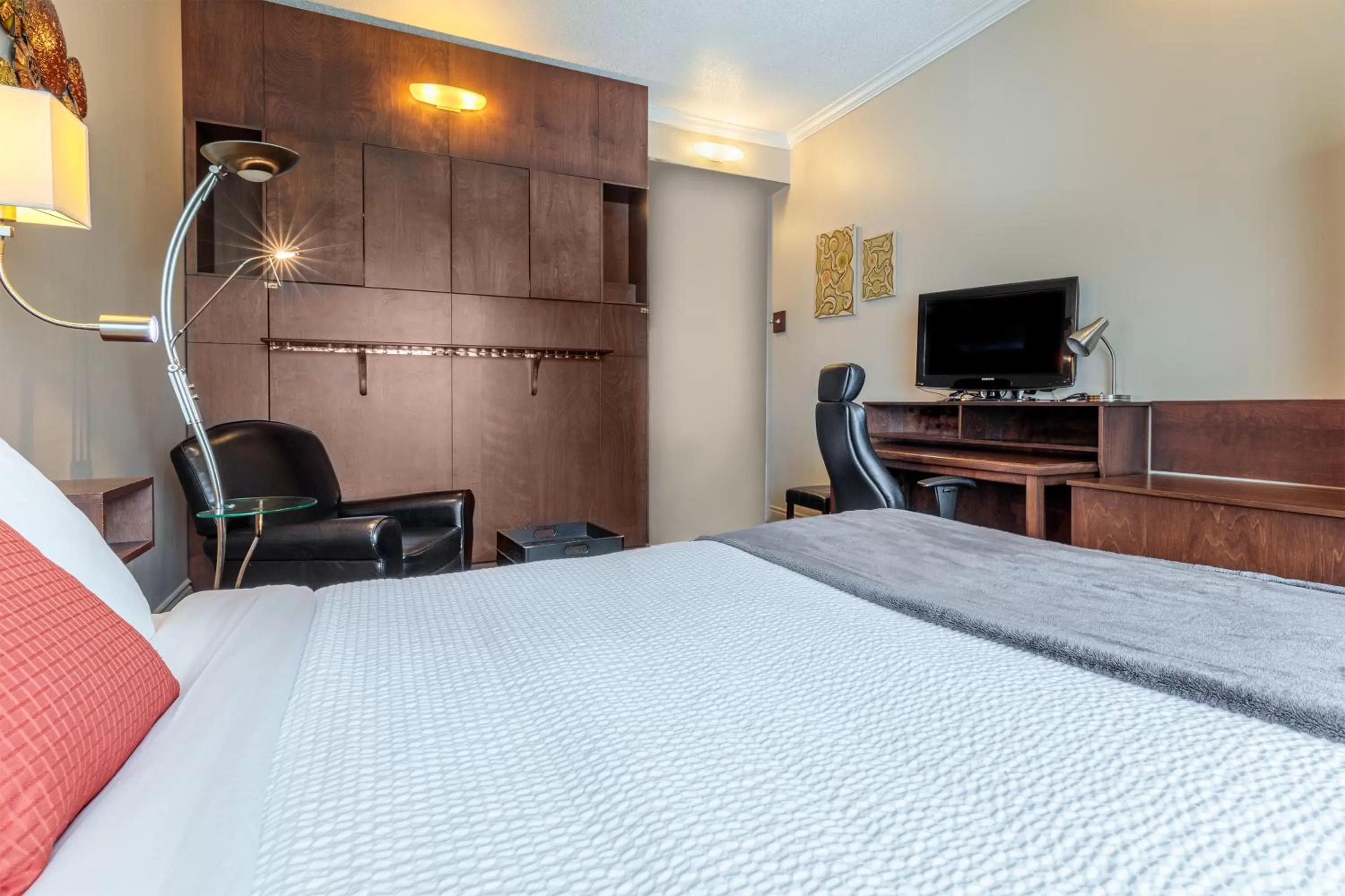 Bed in Days Inn by Wyndham Berthierville