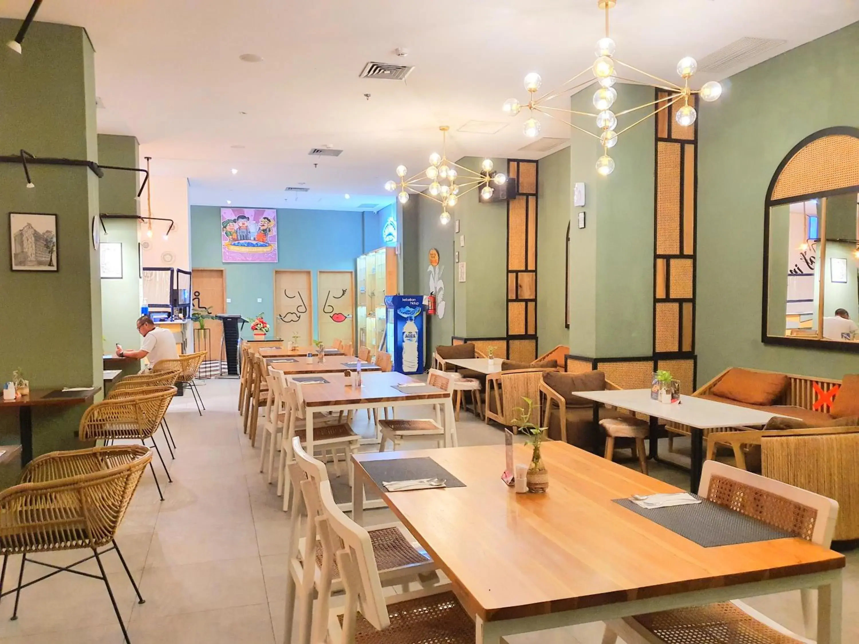 Restaurant/Places to Eat in Radja Art and Boutique Hotel Simpang Lima