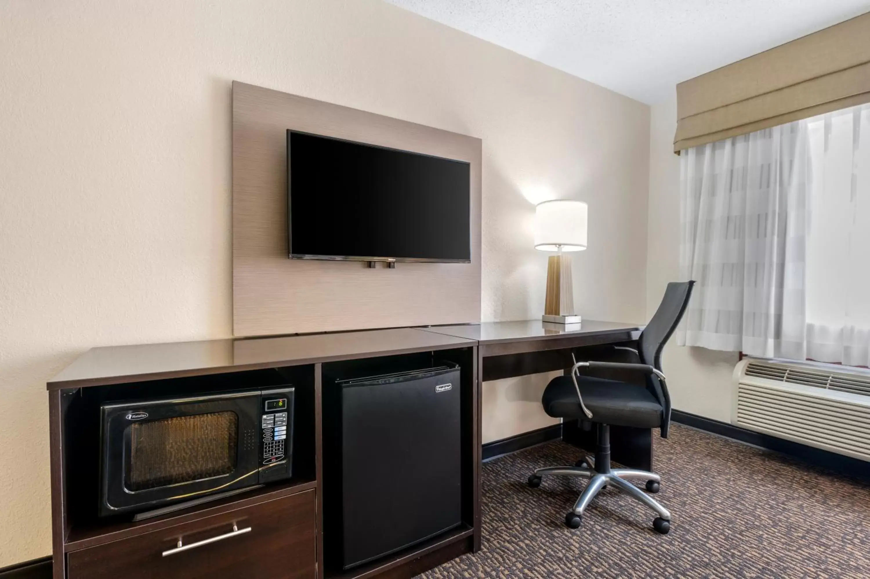 TV and multimedia, TV/Entertainment Center in Sleep Inn Naperville