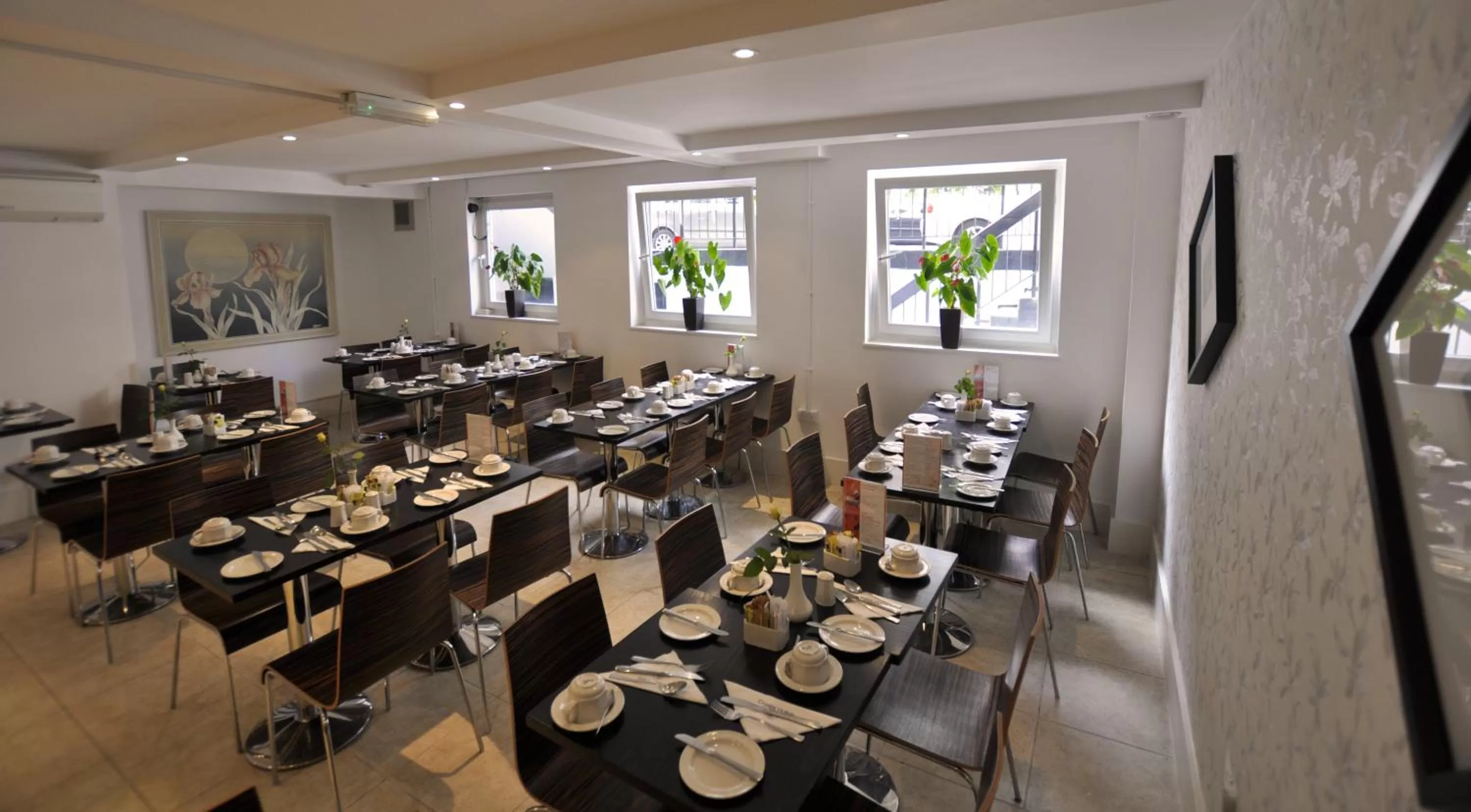 Restaurant/places to eat in Kensington Court Hotel - Earls Court