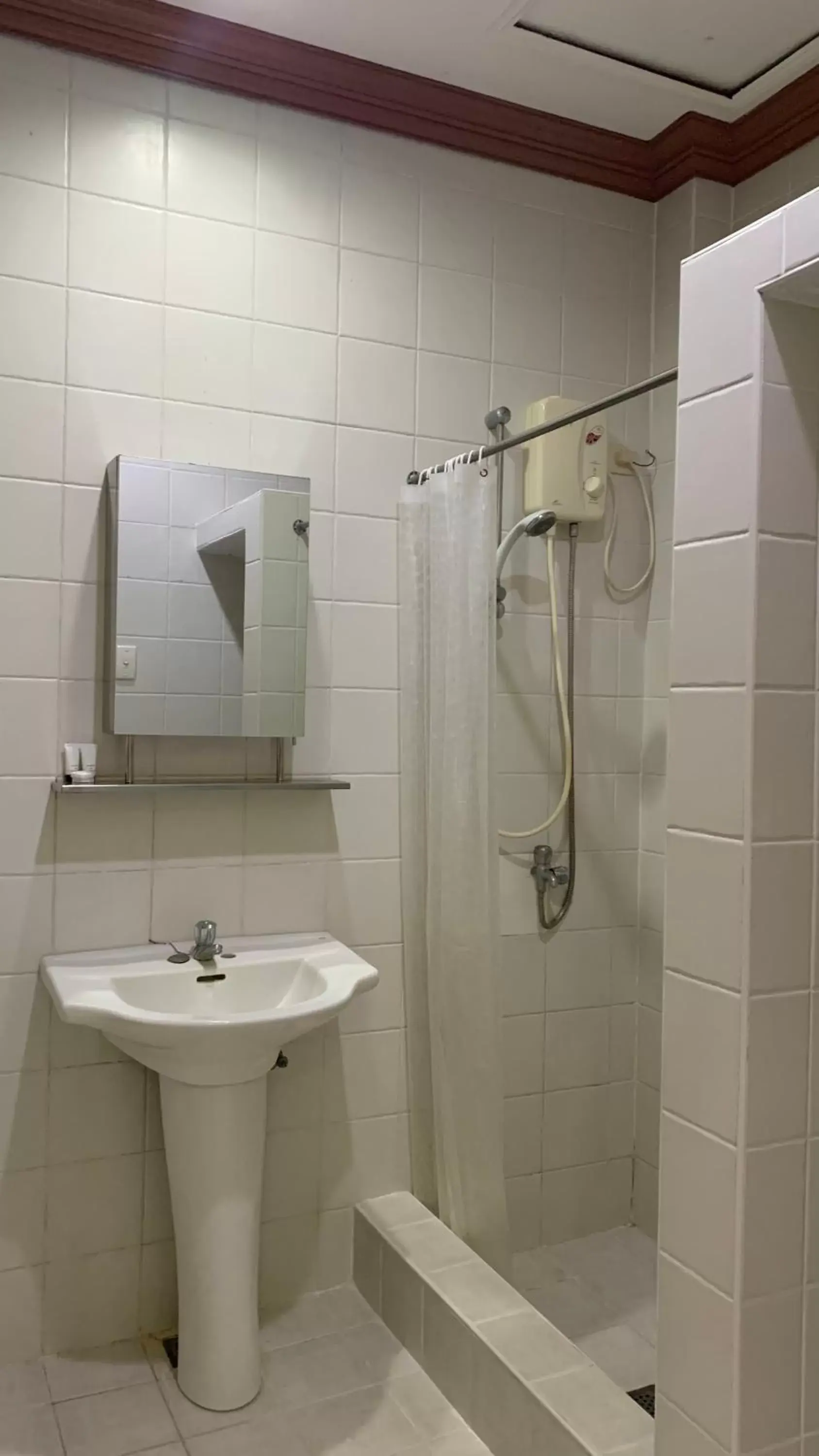 Bathroom in Mabini Hotel