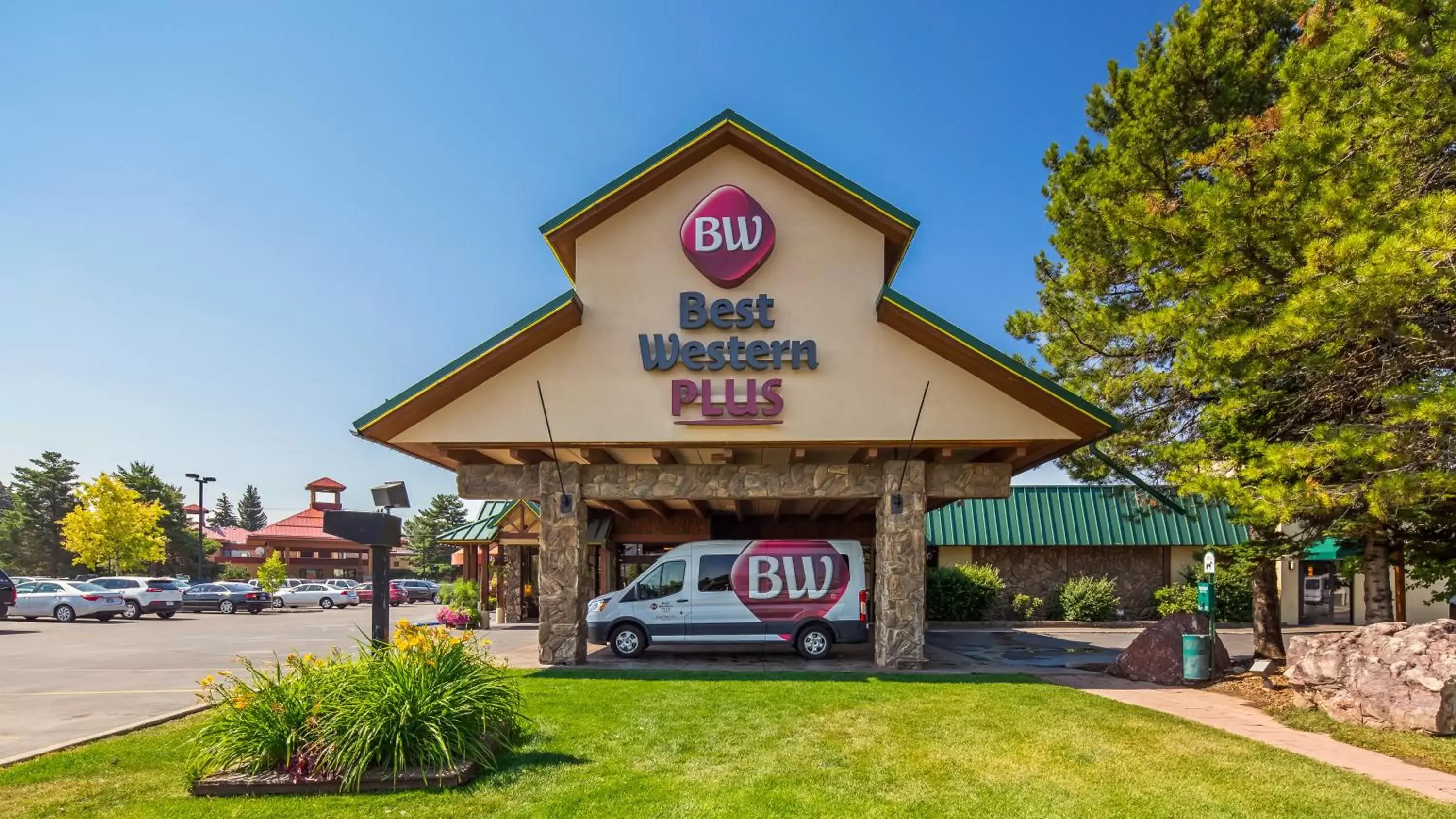 Facade/entrance, Property Building in Best Western Plus GranTree Inn