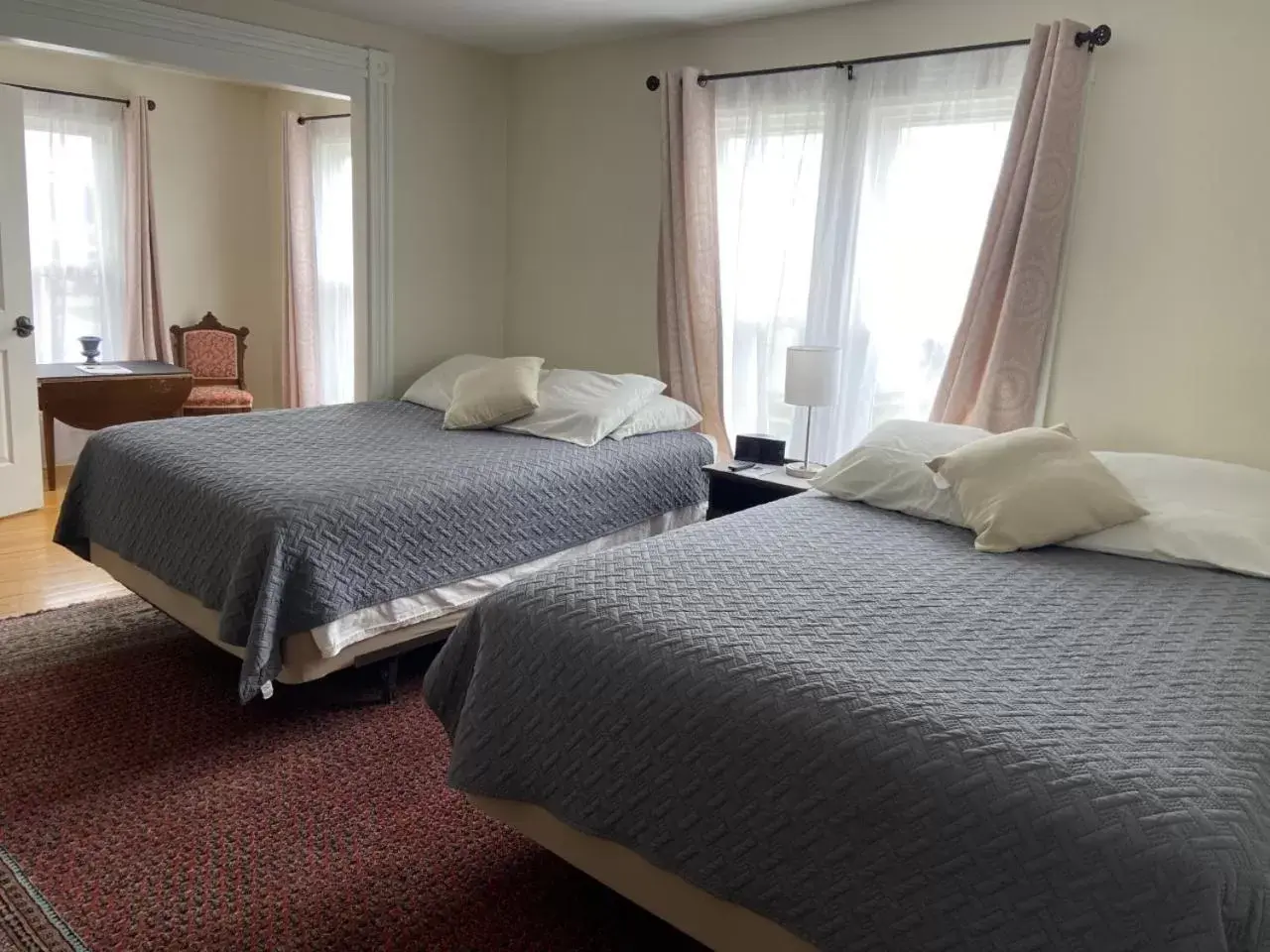 Bed in The Whitetail Inn and Suites- Lincoln